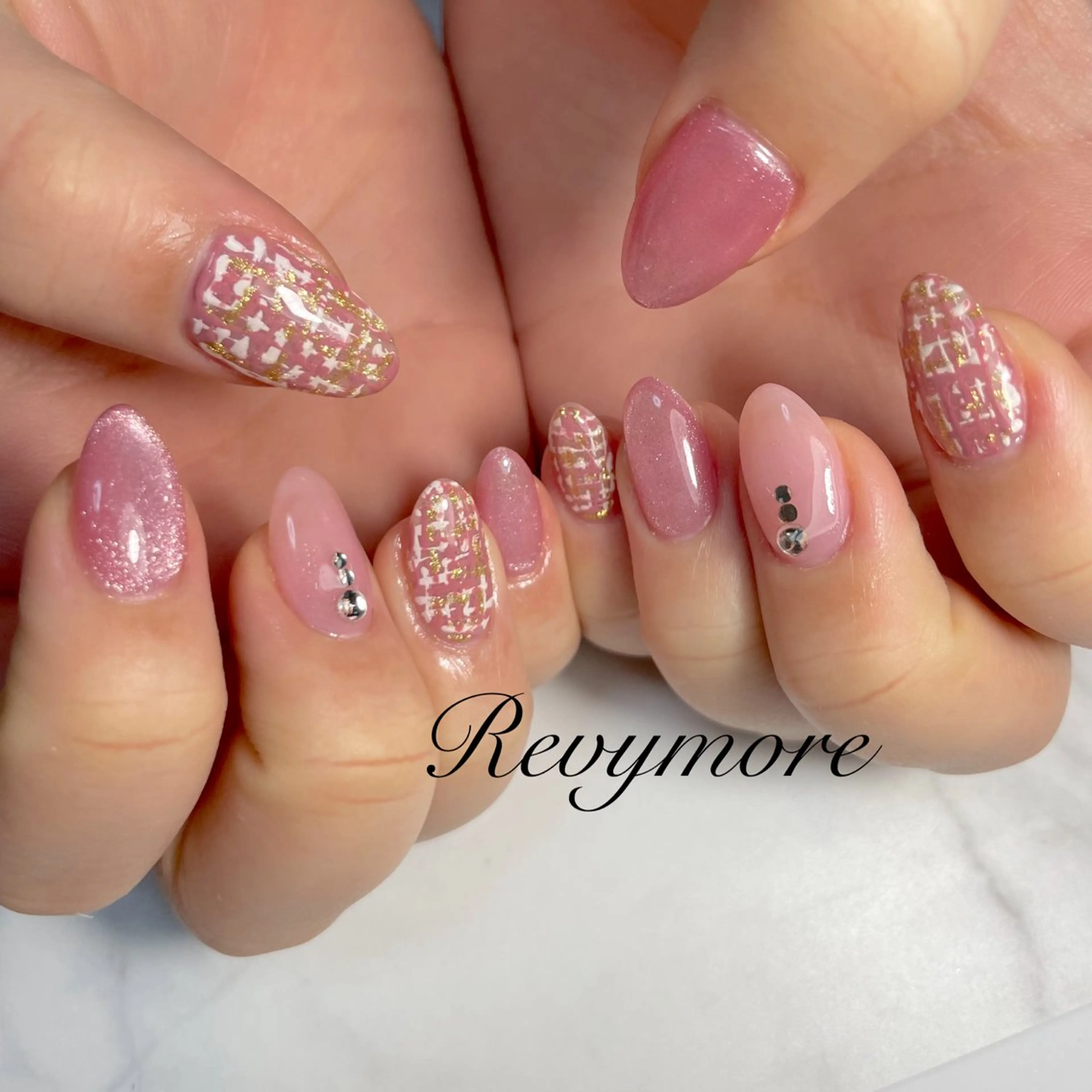 ネイル ジェルネイル キラキラネイル 韓国ネイル ニュアンスネイル オフィスネイル nail salon Revymore所属・nail salon Revymoreのネイルデザイン