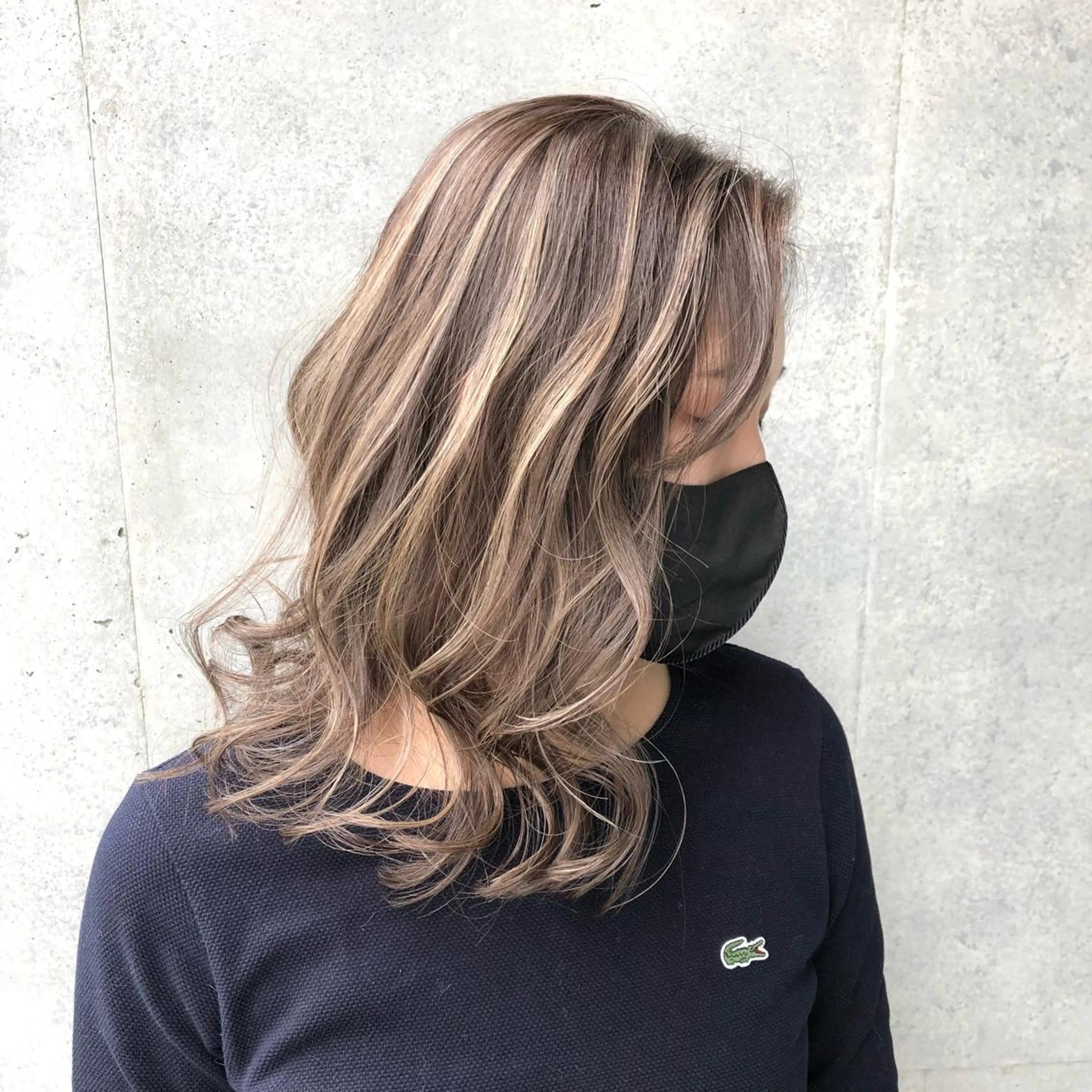ミディアム 透ける艶グレージュ 👑店長　平松　由のヘアスタイル