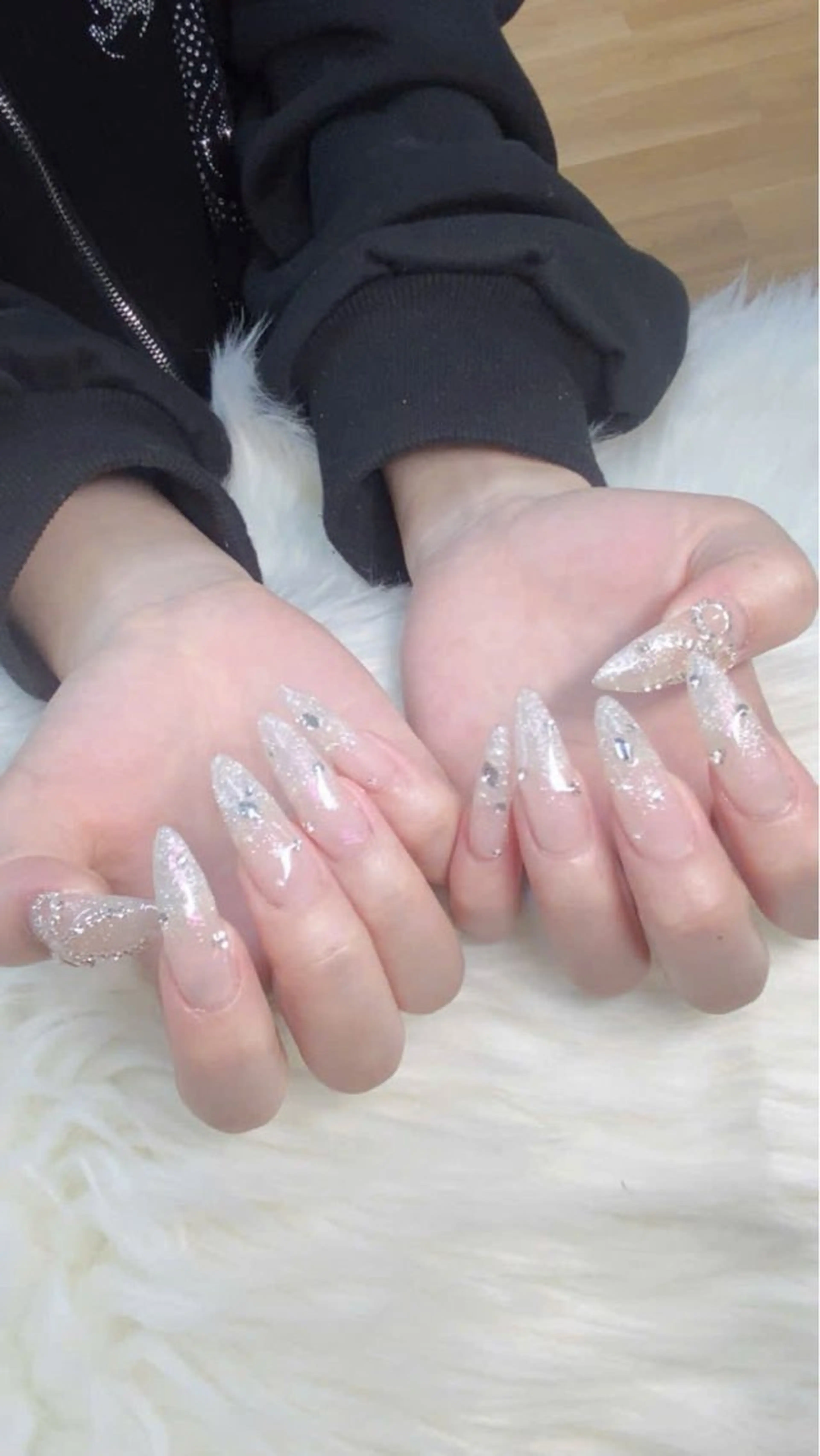 ネイル フレンチネイル グラデーション キラキラネイル 韓国ネイル マグネットネイル ハンドネイル ハンドケア Hara Nail 【パラジェル使用】のネイルデザイン