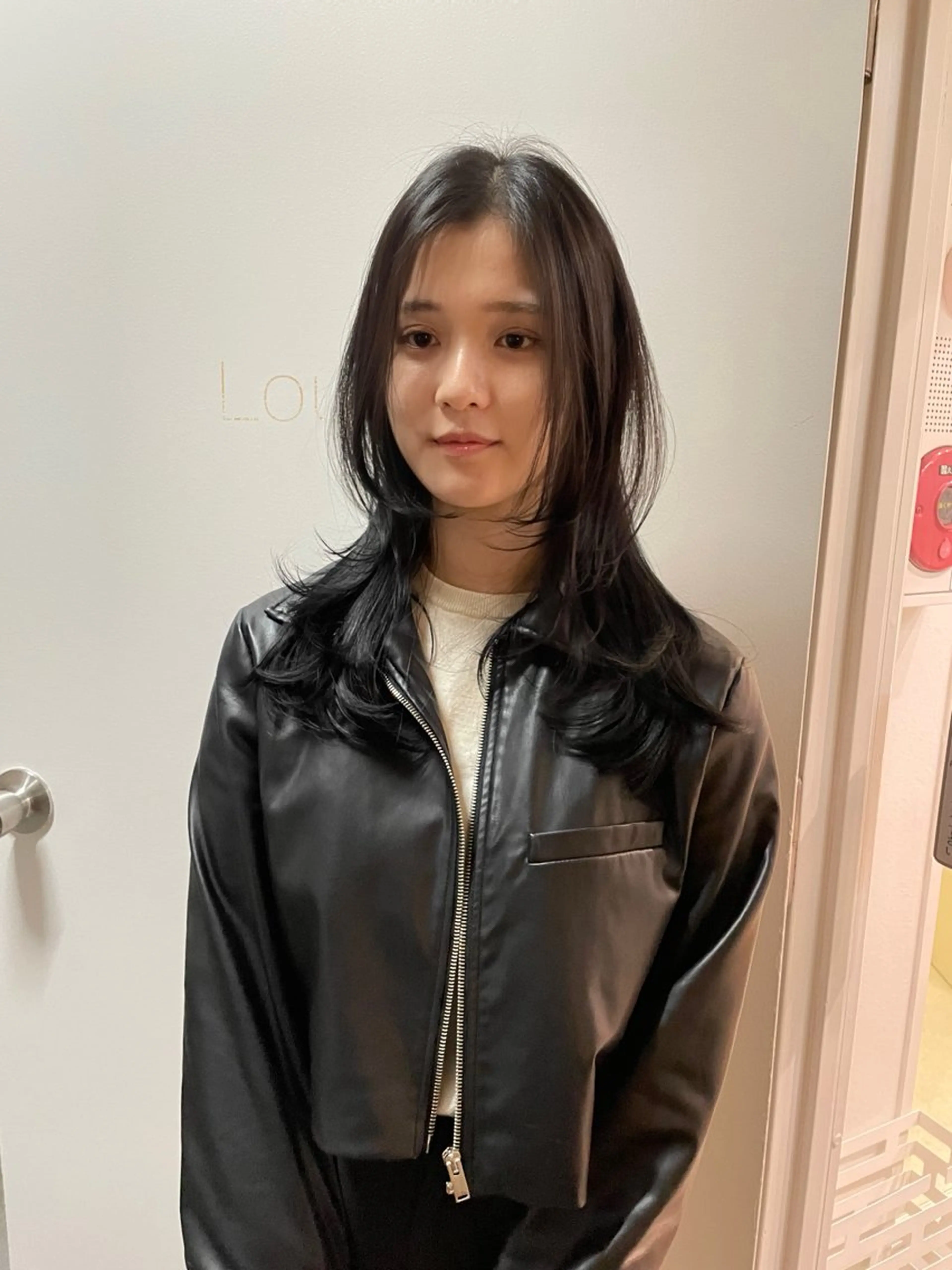 ロング カラー 黒髪 ブルーカラー ブルーブラック ハイレイヤー 韓国風ヘア カット ヘアカラー トリートメント レイヤーカット🎀 kanaのヘアスタイル