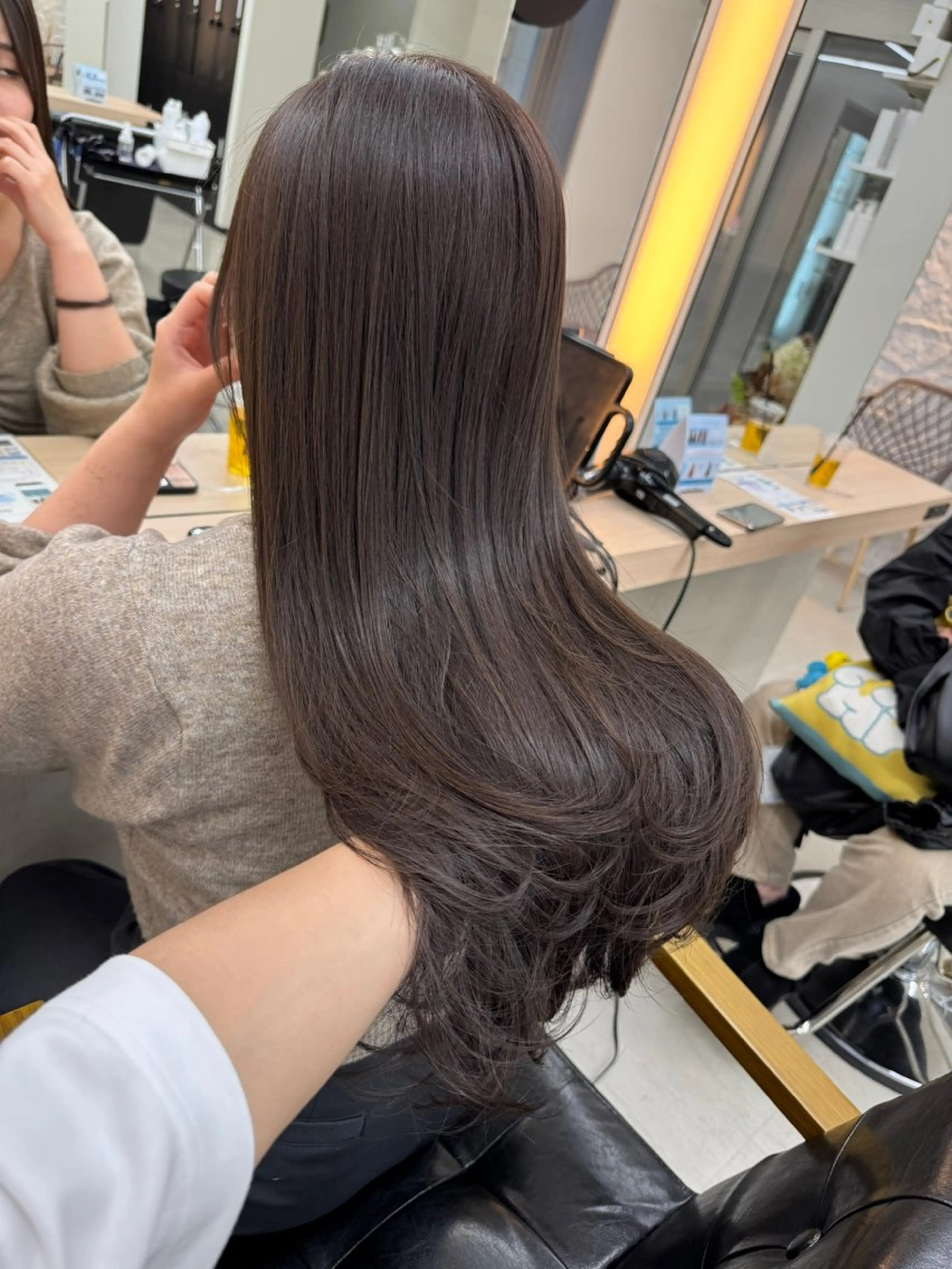ロング カラー 透明感カラー 韓国風ヘア レイヤーカット ヘアカラー トリートメント Hiroki ALEAPのヘアスタイル