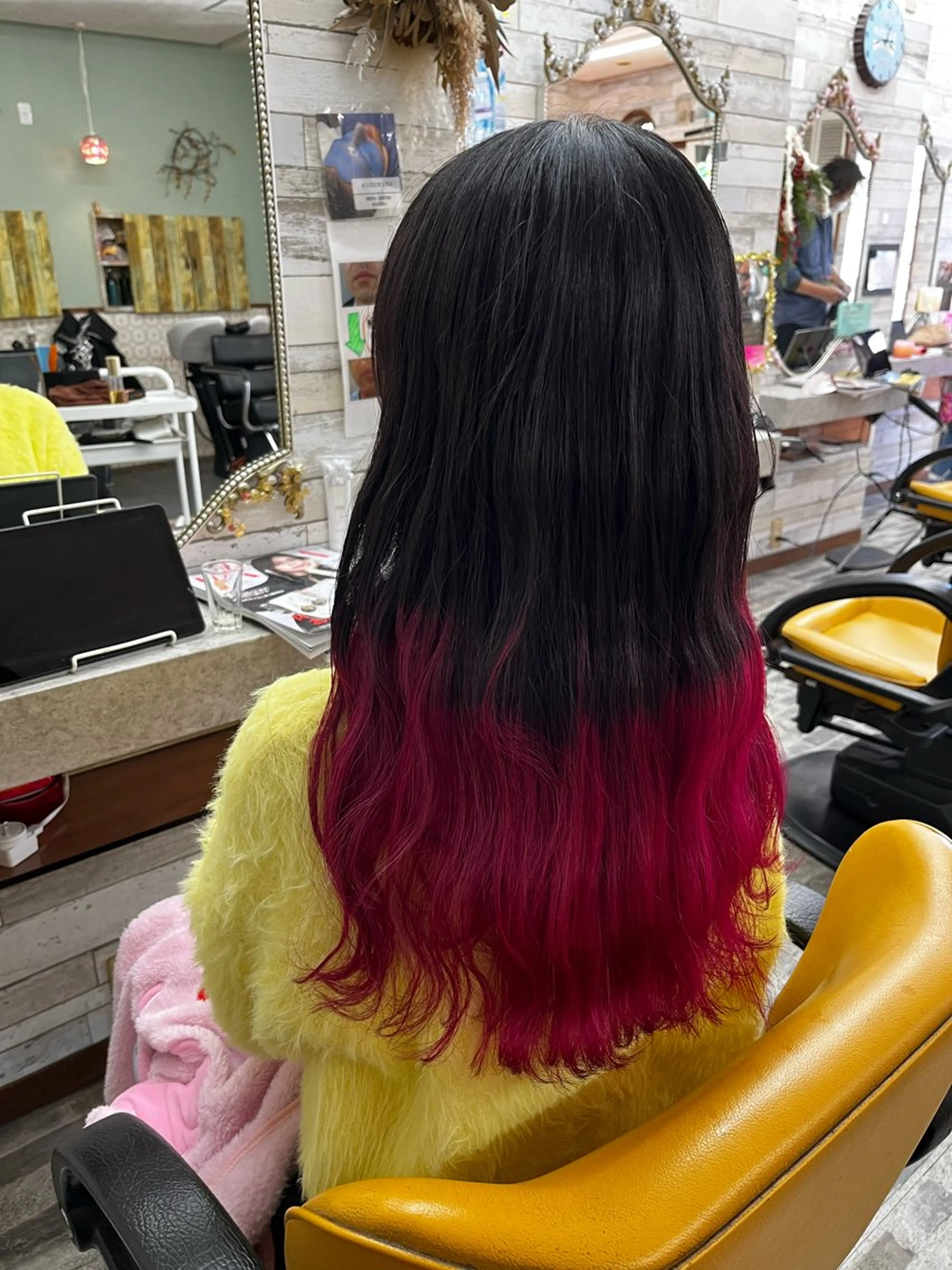ロング カラー ブリーチ グラデーションカラー ピンクカラー バイオレットカラー バイオレットピンク カット ヘアカラー トリートメント 美容室スージーズ所属・大坪 拓斗のヘアスタイル