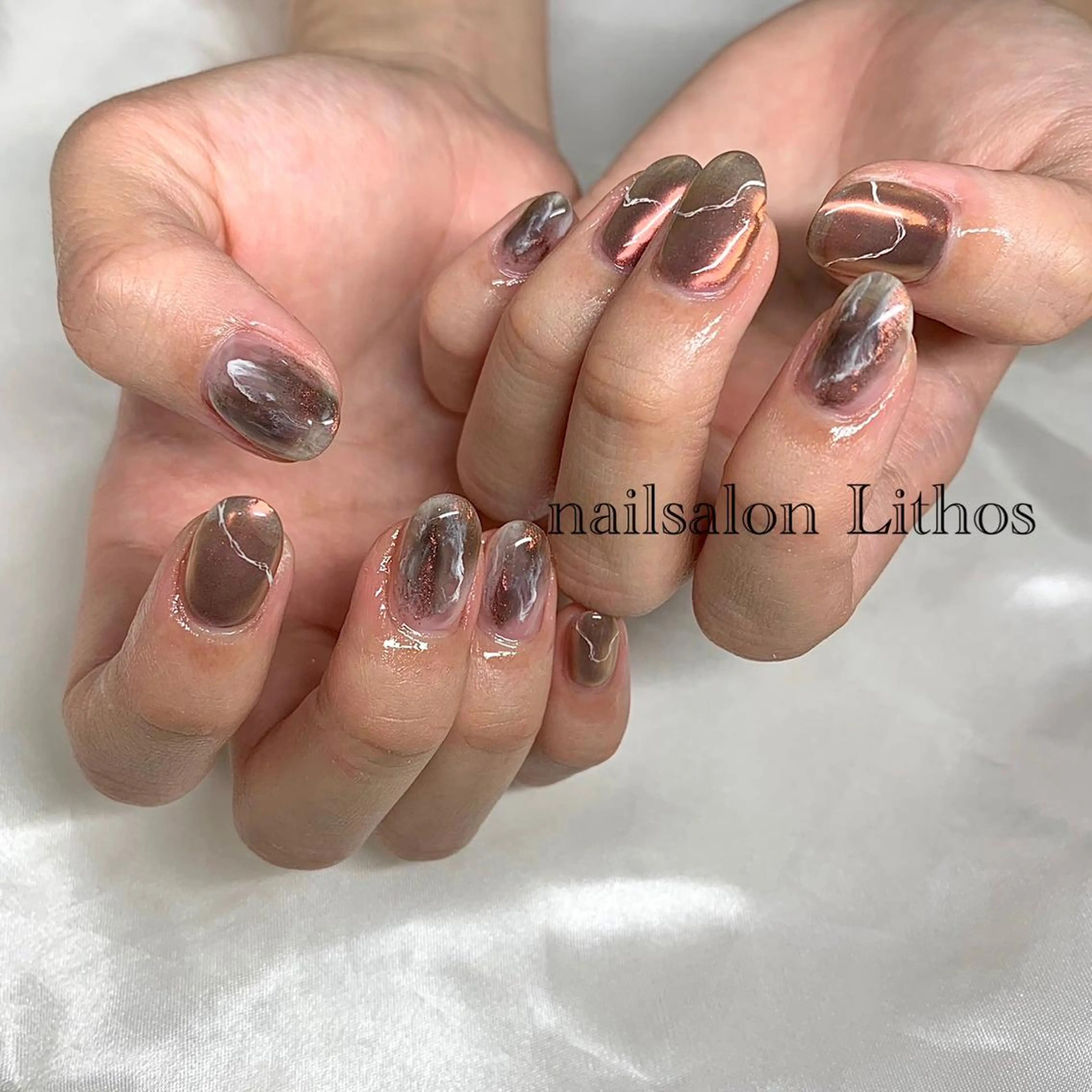 ネイル アートネイル ブラウン ジェルネイル キラキラネイル 韓国ネイル ハンドネイル nailsalon Lithos所属・nailsalon Recontreのネイルデザイン