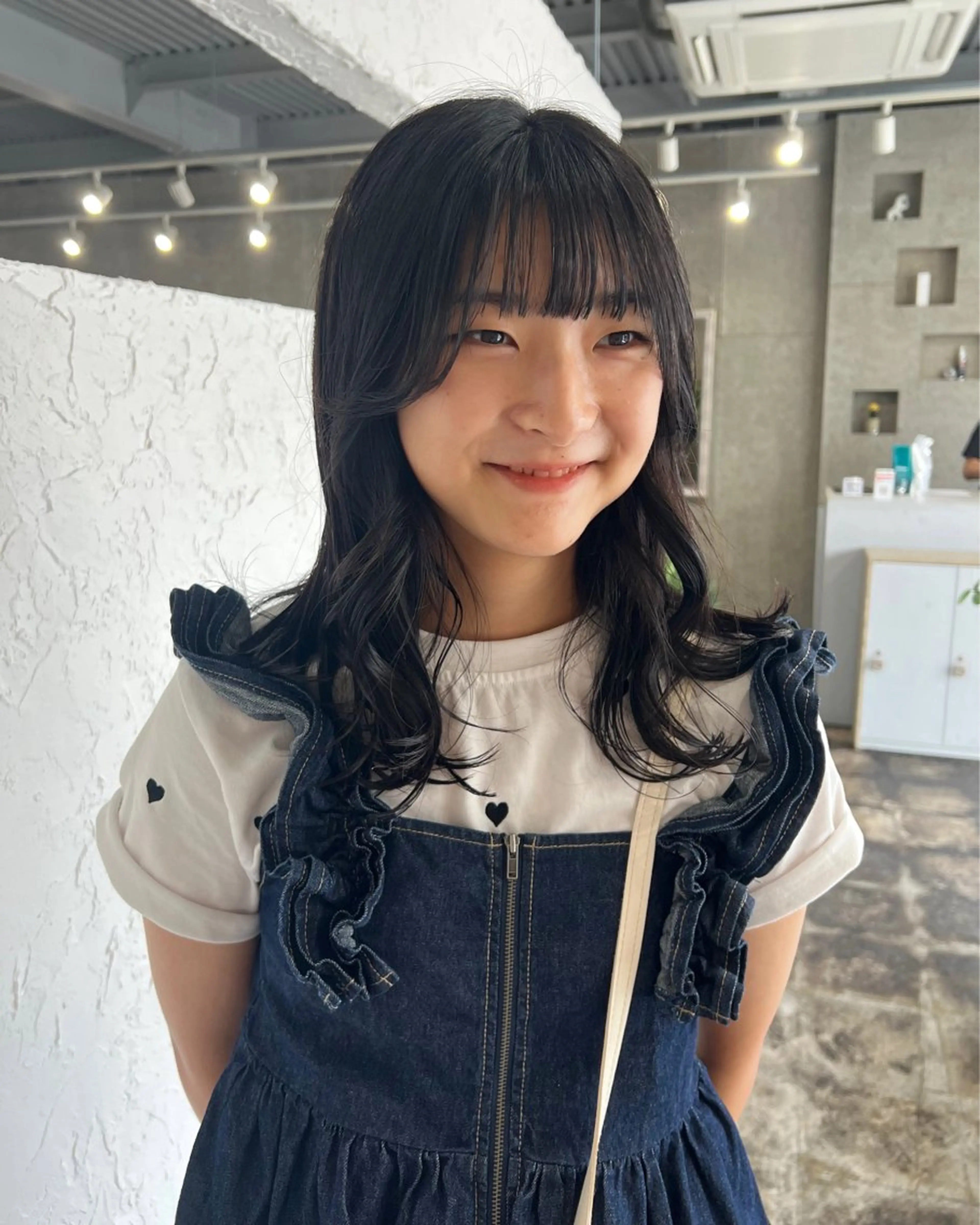 セミロング カット nishibu ayukaのヘアスタイル