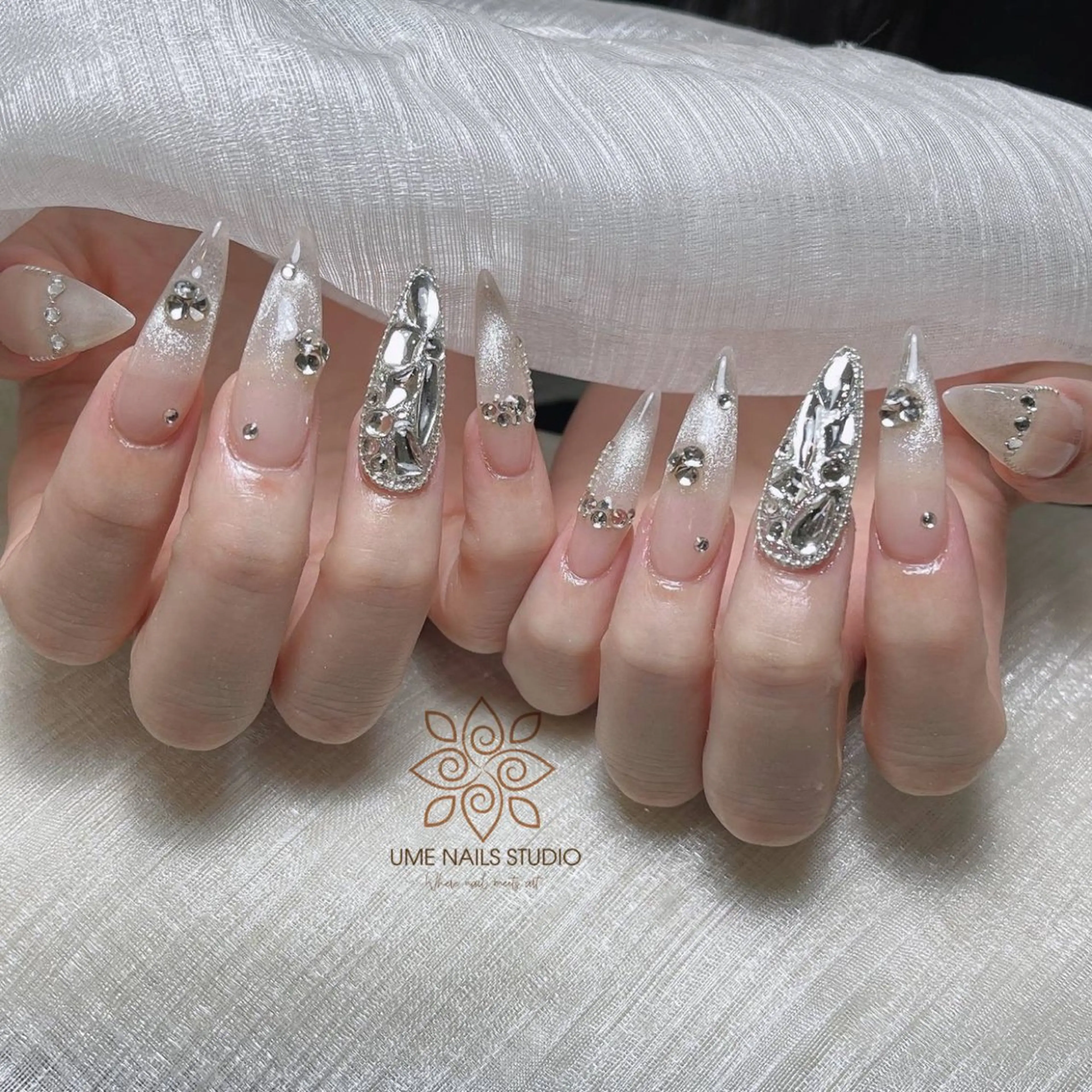 ネイル チークネイル クリアネイル ガーリー キラキラネイル 韓国ネイル ハンドネイル Ume Nail Studioのネイルデザイン