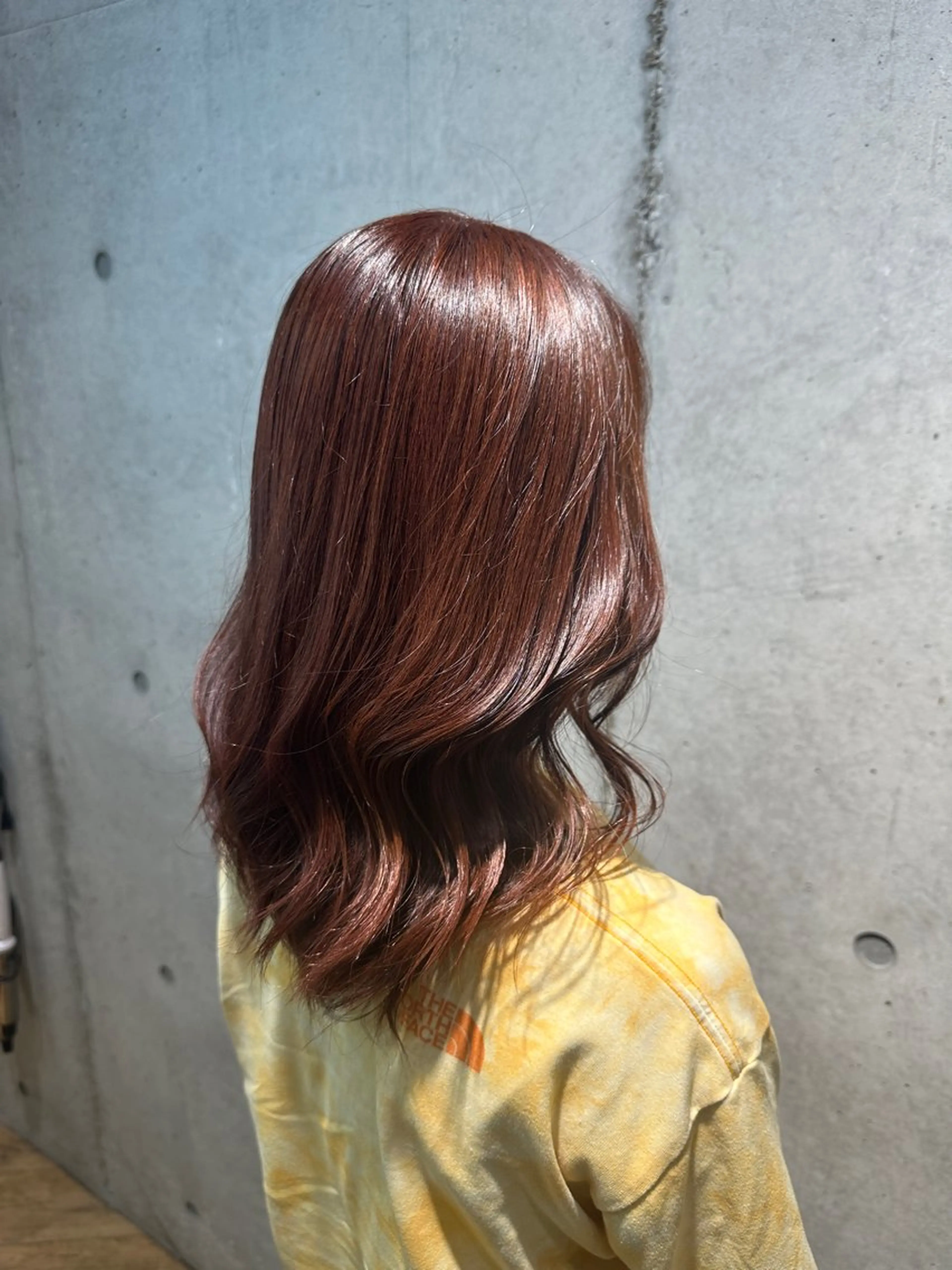 セミロング レッドブラウン 外国人風カラー🔱 YUZUKIのヘアスタイル