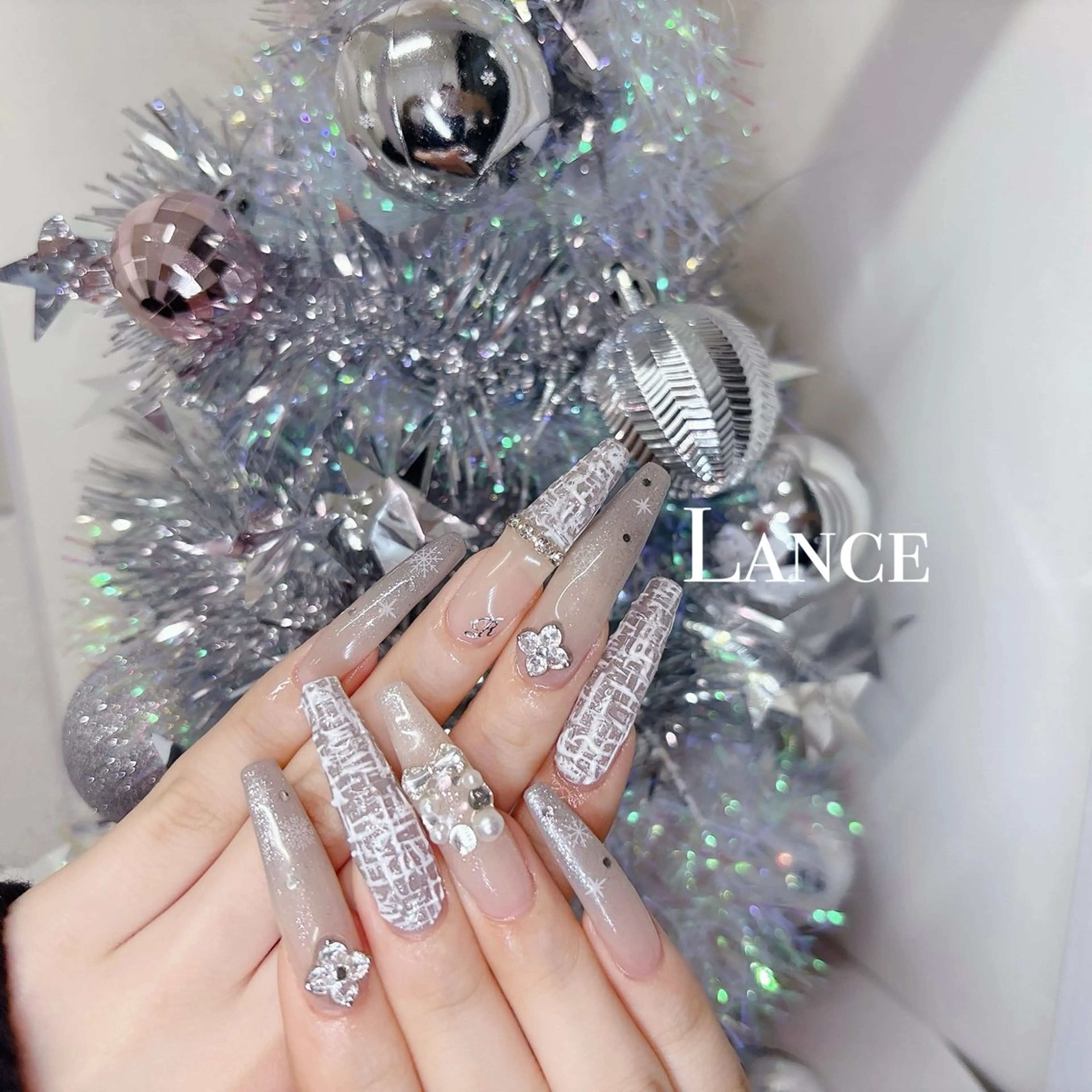 ネイル オーロラネイル フットネイル フレンチネイル ガラスフレンチ 氷ネイル・うるうるネイル ハンドネイル Lance nailのネイルデザイン