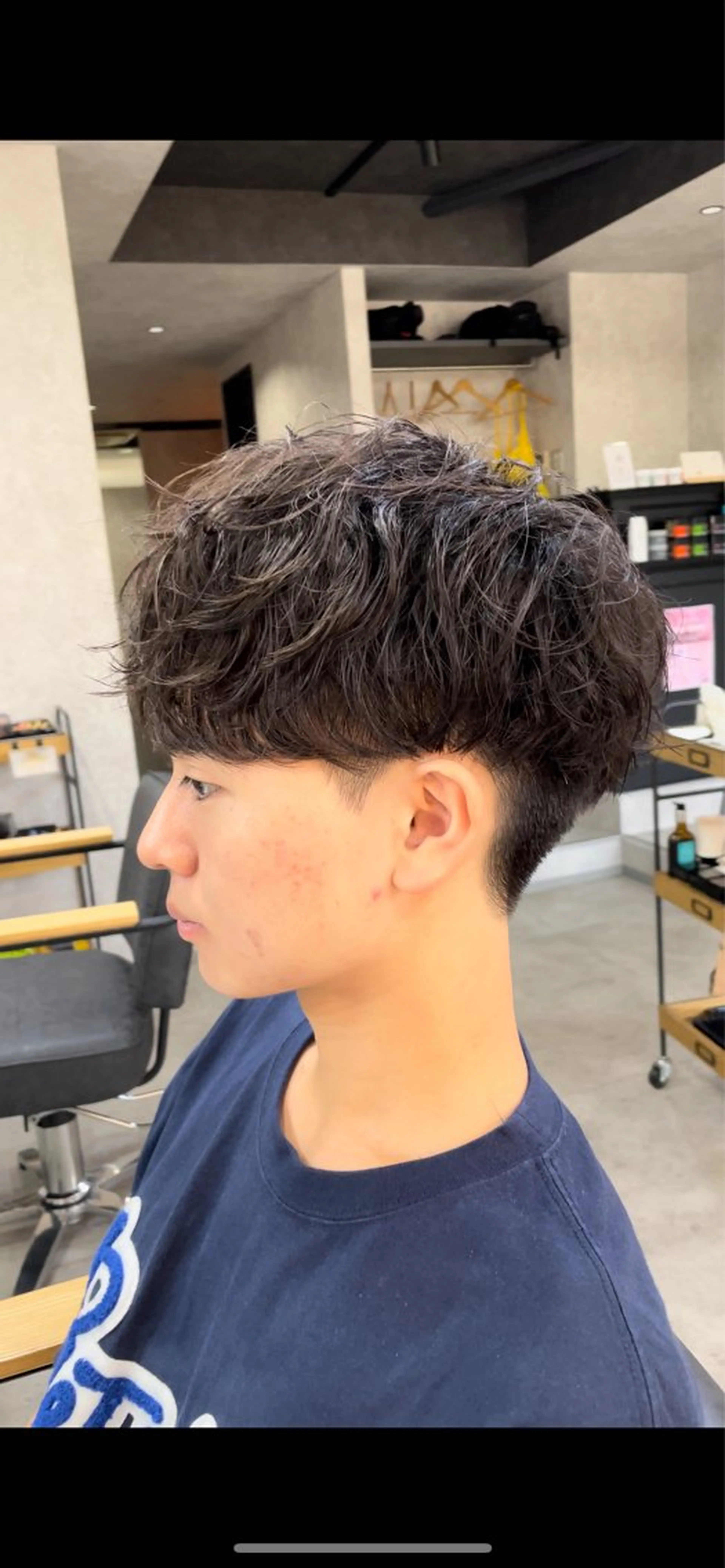 ショート メンズ マッシュ カット パーマ GLOW所属・マタカ ミナリのヘアスタイル