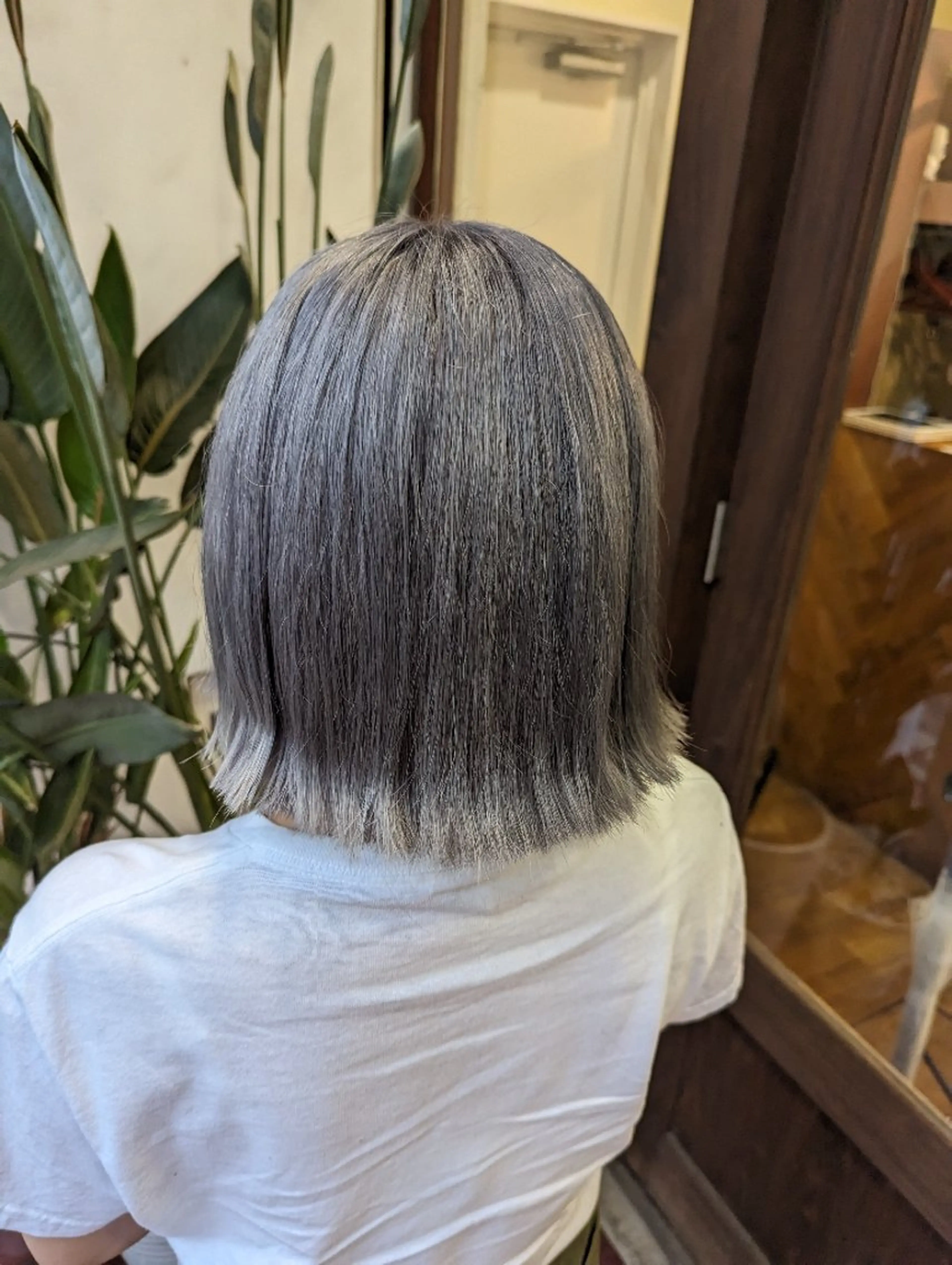 セミロング カラー 髪質改善アンブリーチ 店長みやけななのヘアスタイル