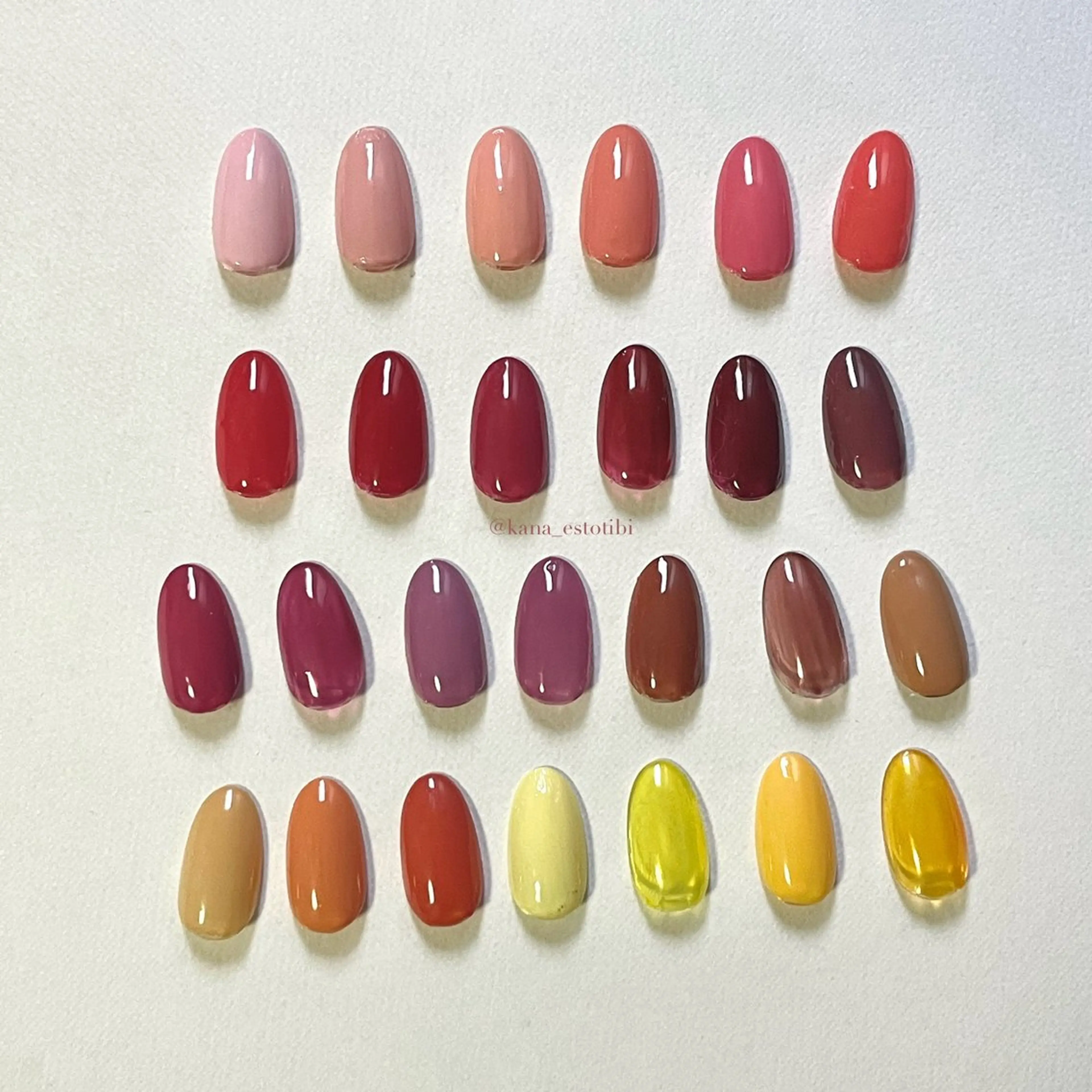 明るい暖色系ワンカラーネイル💅🏻元気なビビットや明るいお色がお好きな方に💛の写真