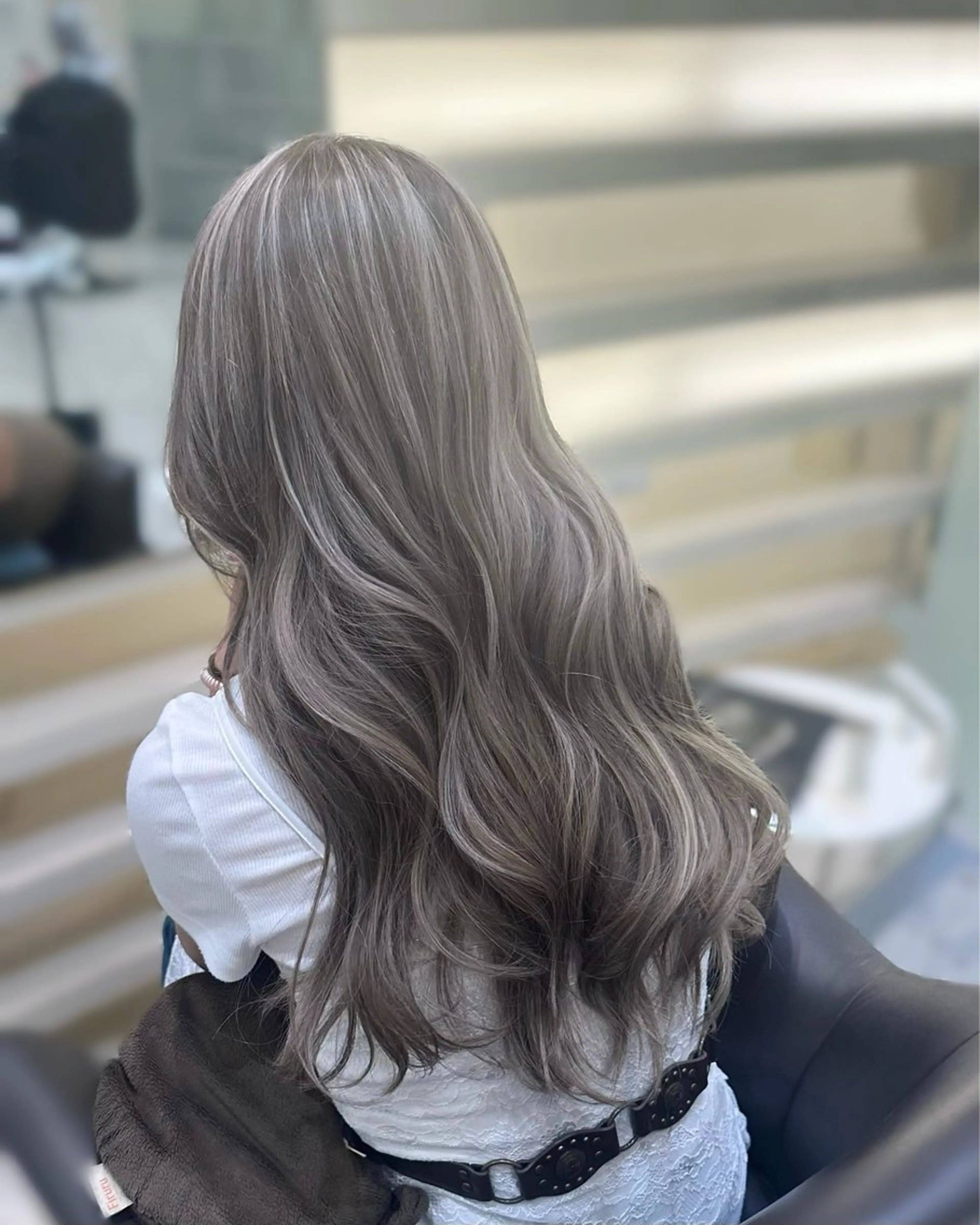 ロング カラー ベージュカラー ブリーチ ハイライトカラー ハイライト ハイライト/ レイヤー/銀座のヘアスタイル