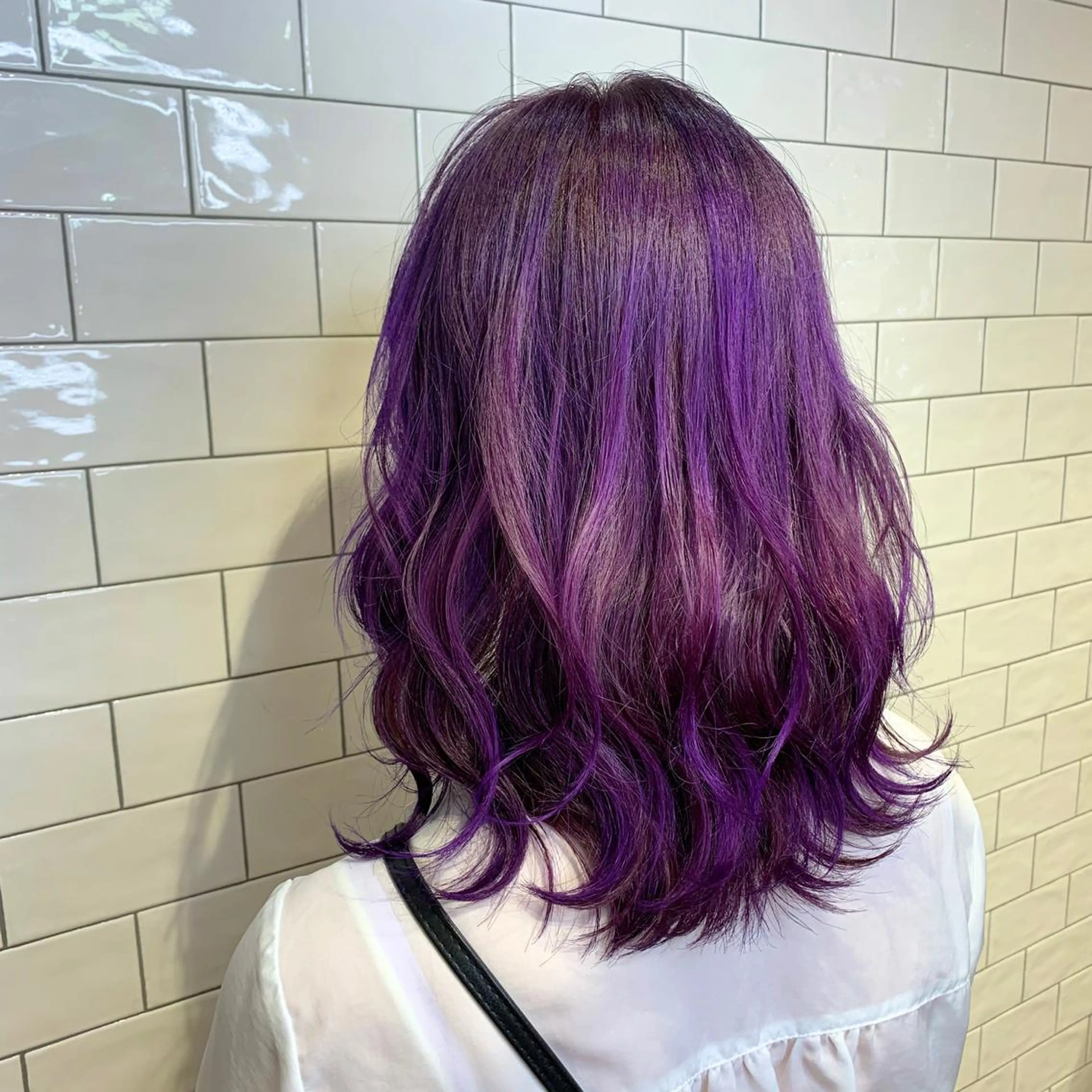 セミロング カラー ブリーチ パープルカラー トリートメント ヘアカラー 原山 直人のヘアスタイル