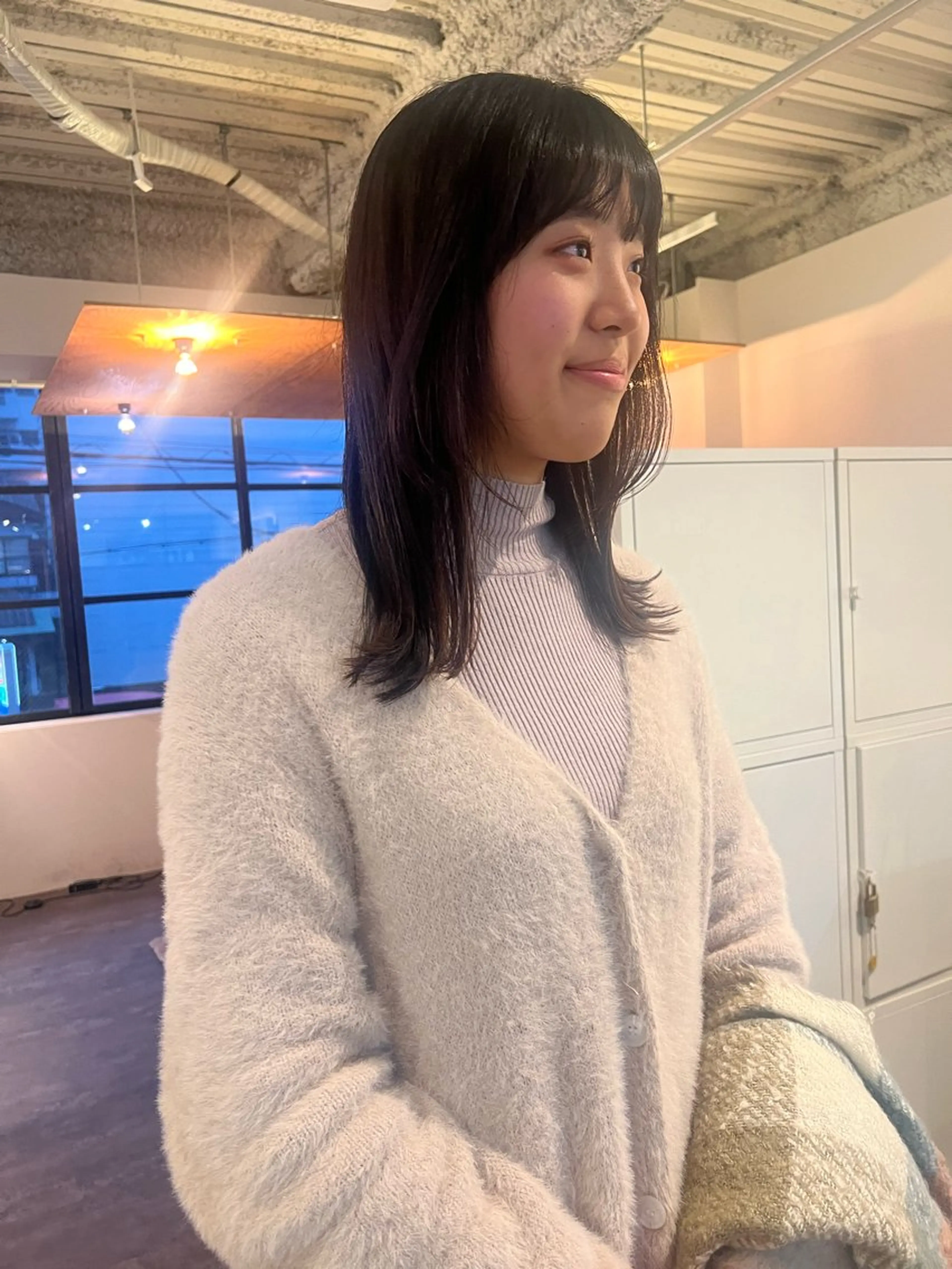 ミディアム くびれヘア 顔周りカット レイヤーカット SHE. sakae所属・すみか / カットモデル募集のヘアスタイル