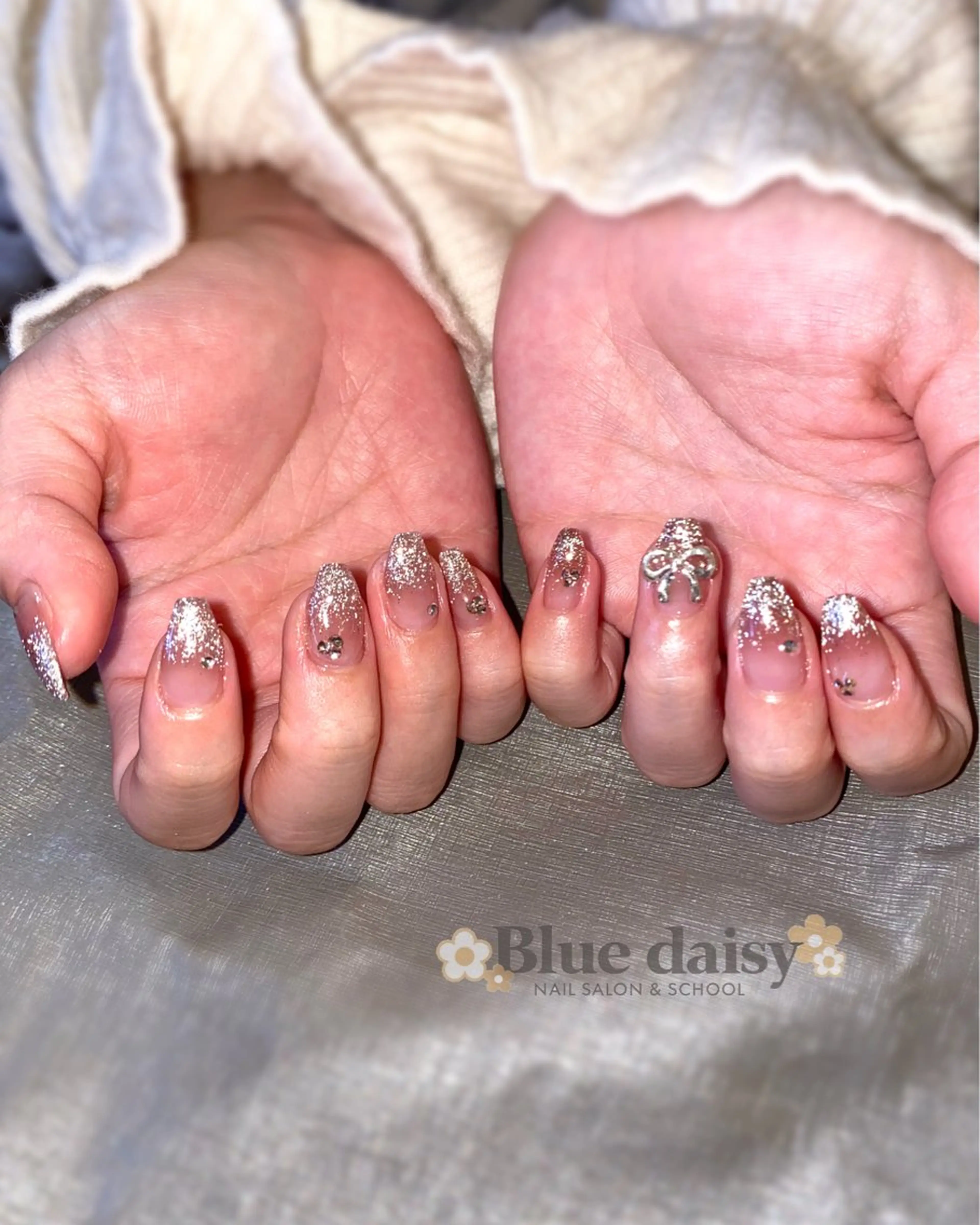 ネイル フラッシュネイル ジェルネイル ガーリー キラキラネイル ラメ(グリッター) ハンドネイル Blue　daisy　栄本店 【ブルーデイジー】所属・Blue daisy 栄本店のネイルデザイン