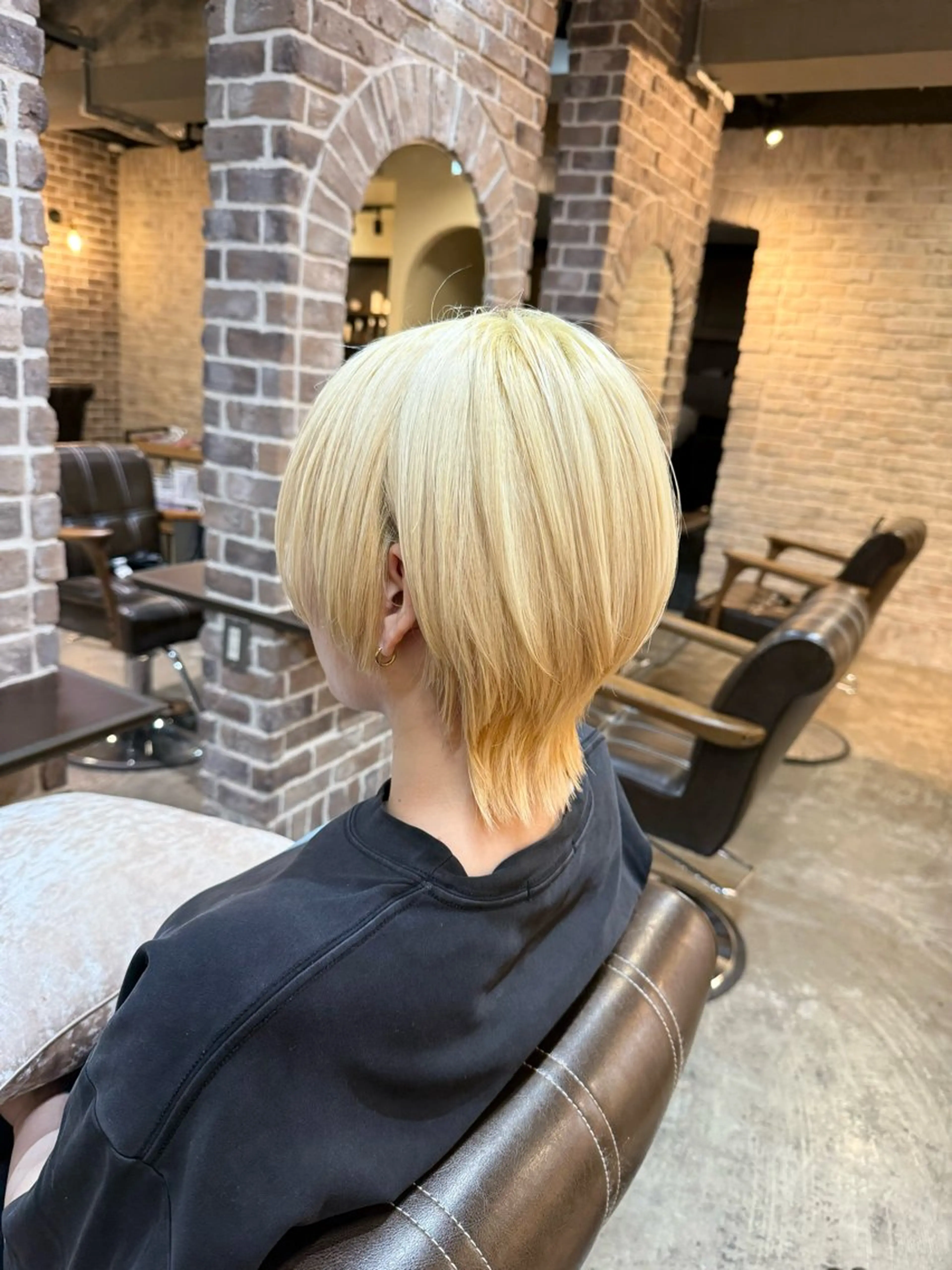 ミディアム カラー ブリーチ 抜きっぱなしブロンド ウルフカット カット ヘアカラー トリートメント ACROあべの店所属・艶カラー/インナー /グラデ/大西小百合のヘアスタイル