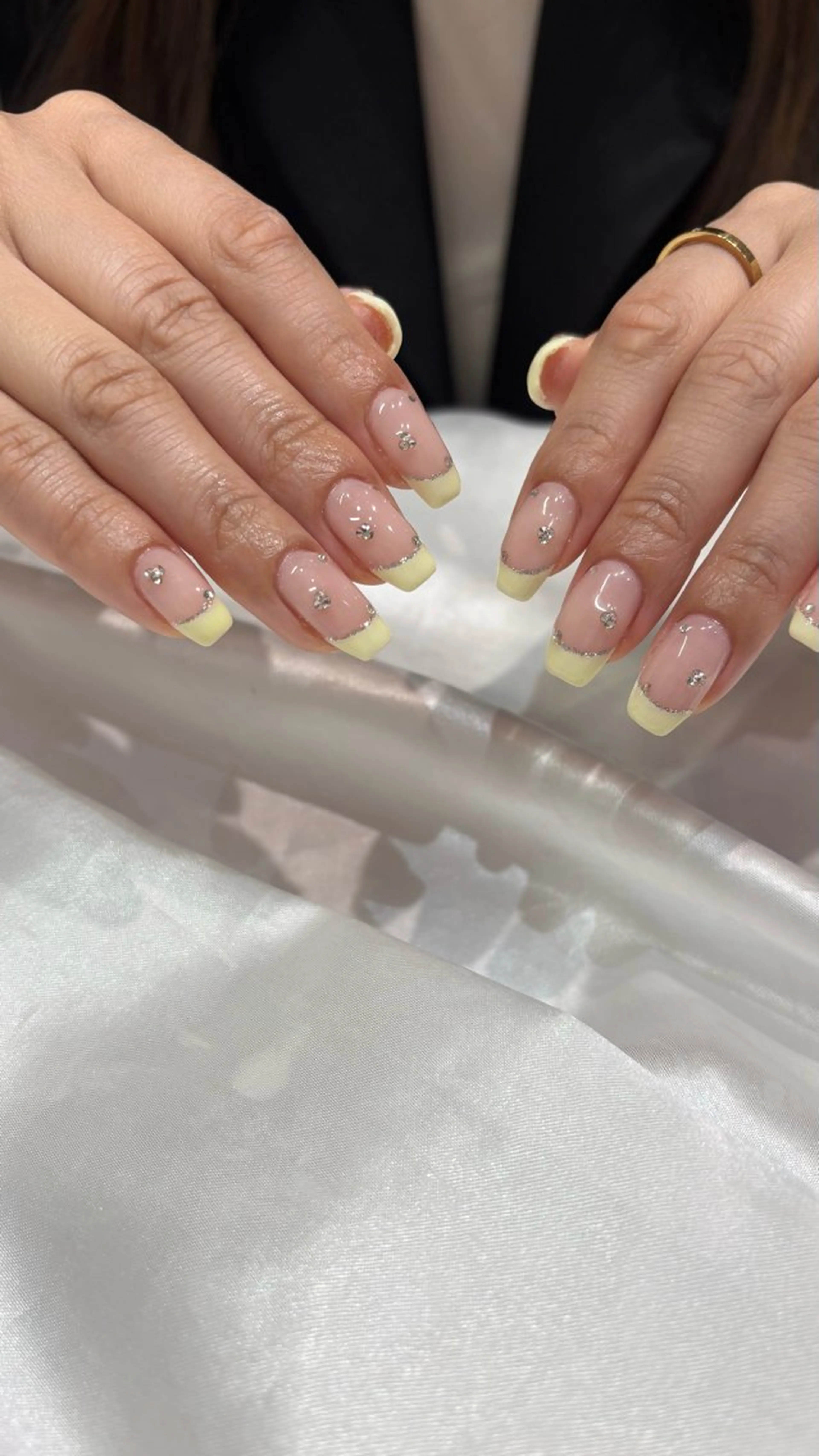 ネイル 黄色 ハンドネイル GO TODAY SHAiRE SALON 表参道colore店所属・emmi nailのネイルデザイン