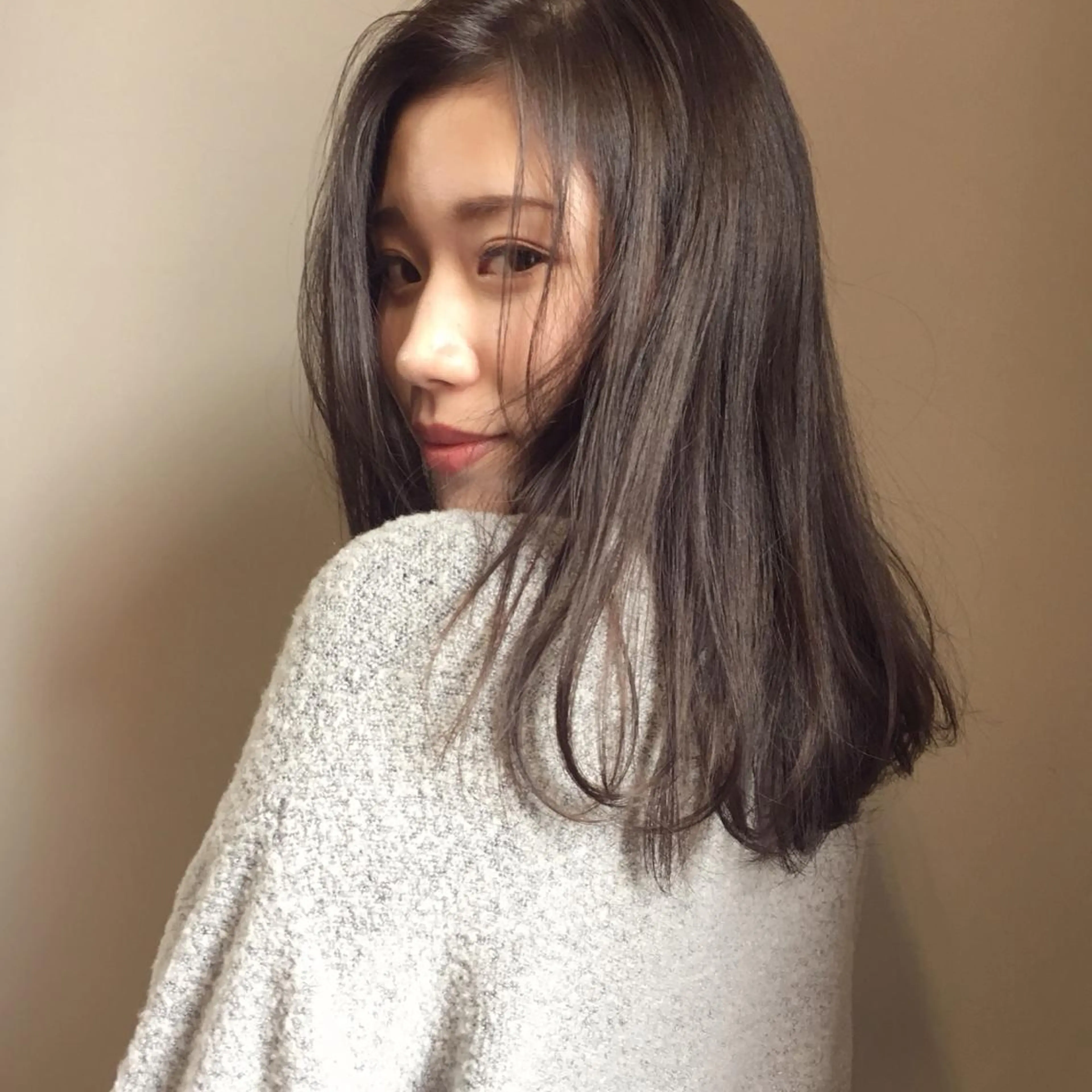 セミロング カラー アッシュ 上川 美幸のヘアスタイル