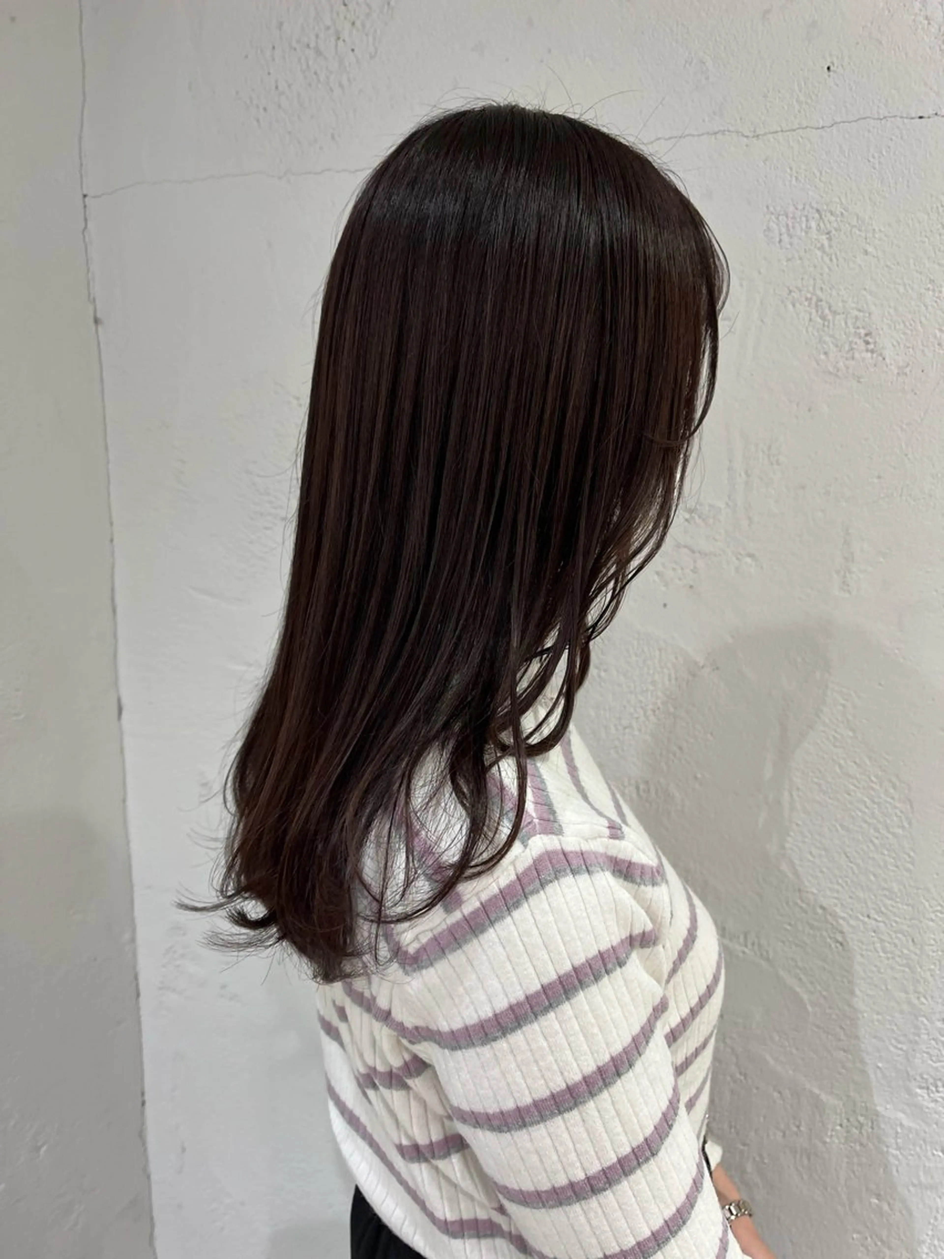 セミロング カラー アッシュ 透明感カラー ラベンダーカラー ラベンダーアッシュ レイヤーカット 切りっぱなしボブ／ レイヤー／ベージュのヘアスタイル