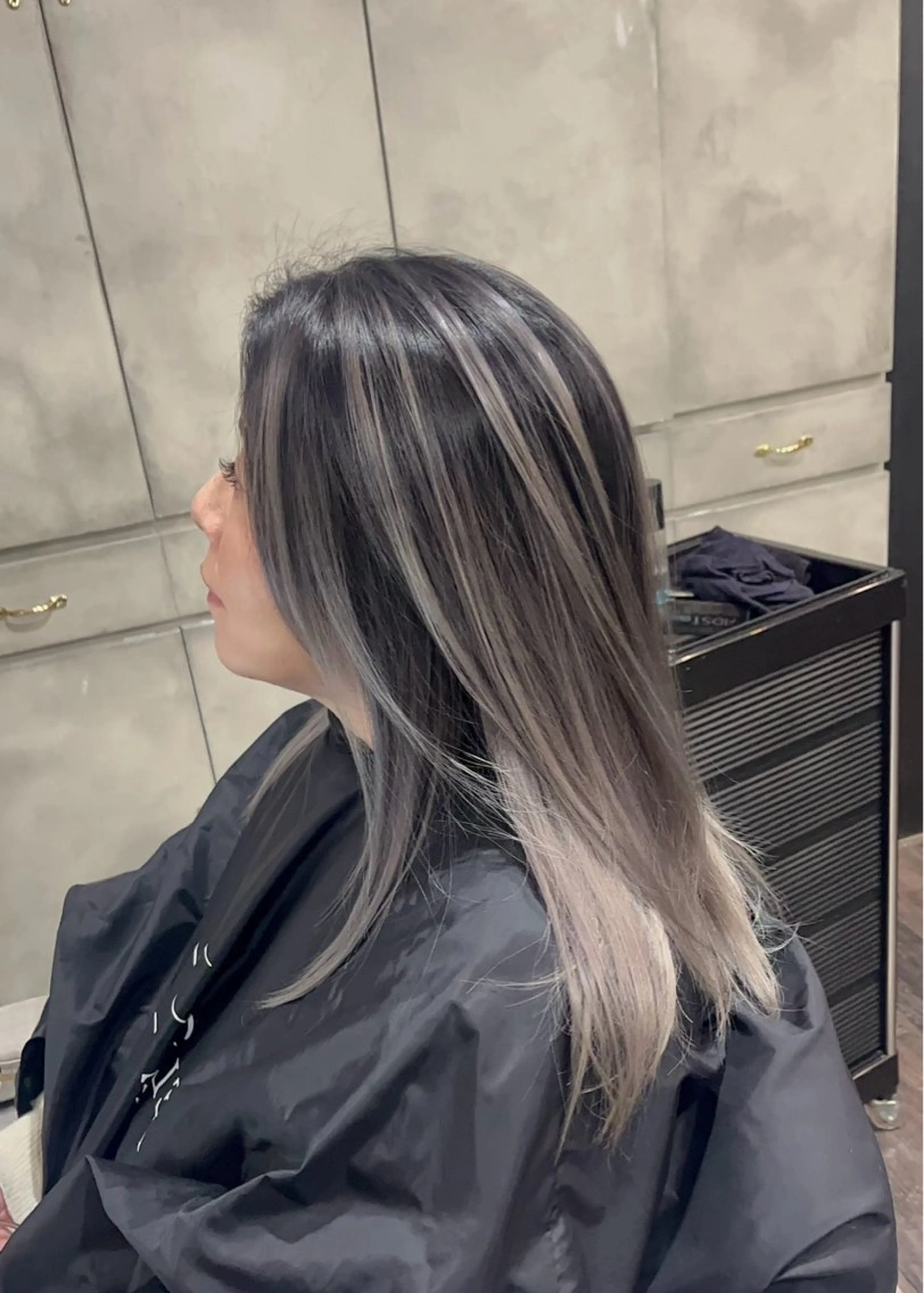 ミディアム XELVE所属・レイヤーカット特化 💜SARIのヘアスタイル