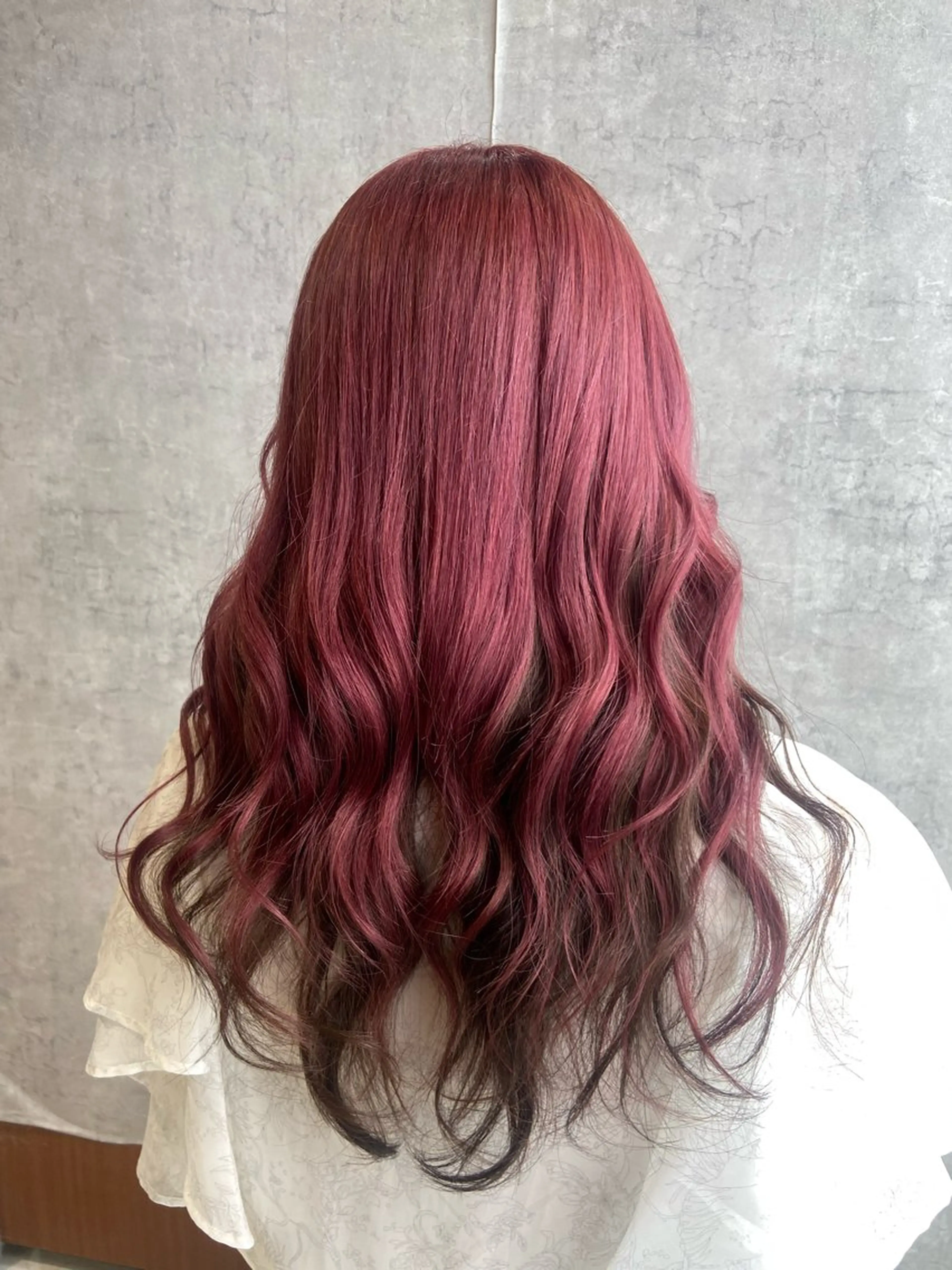 ロング カラー Hirona ベージュ/暖色カラーのヘアスタイル