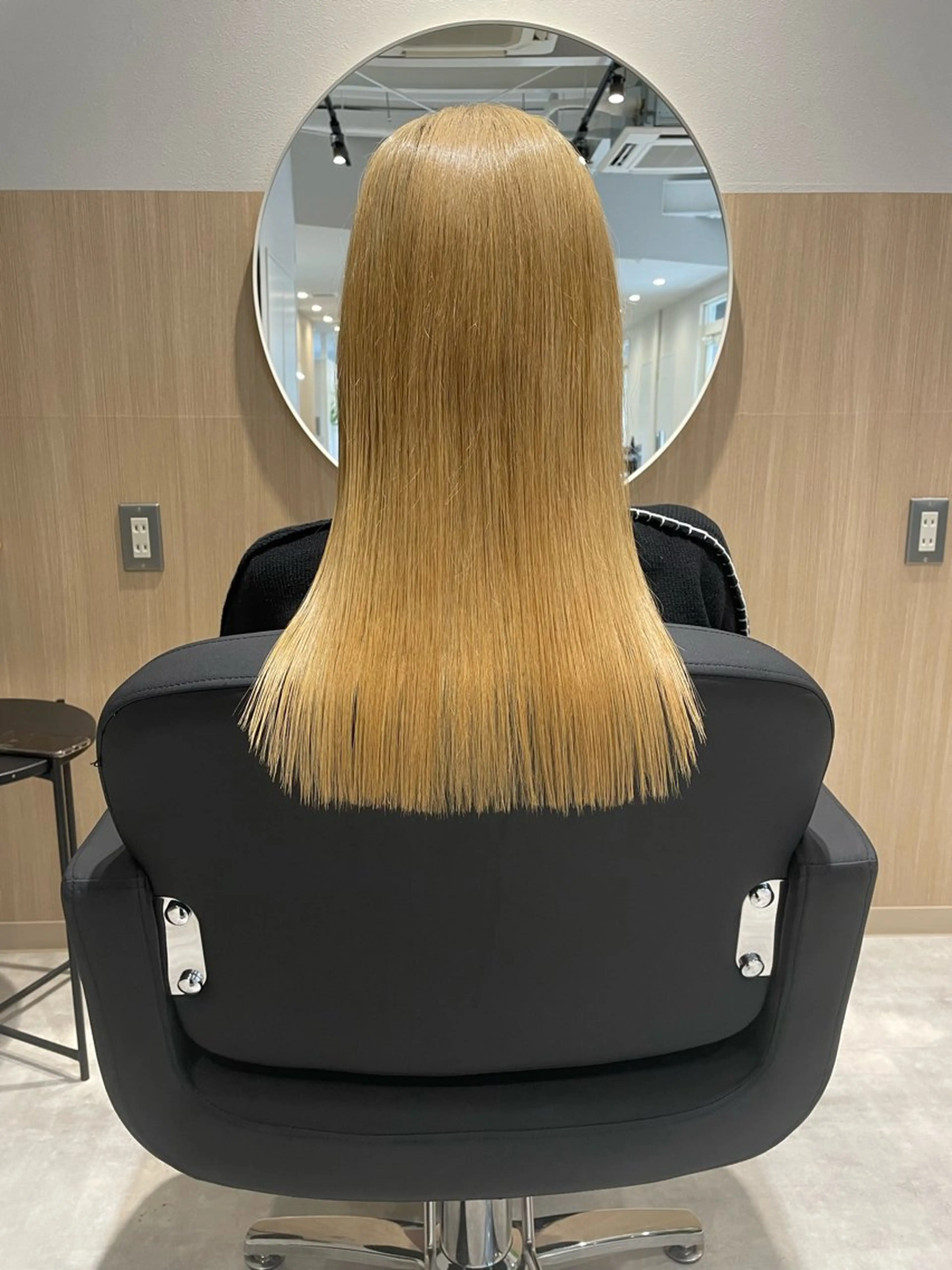 セミロング カラー LUCA SALON所属・友田 青葉のヘアスタイル