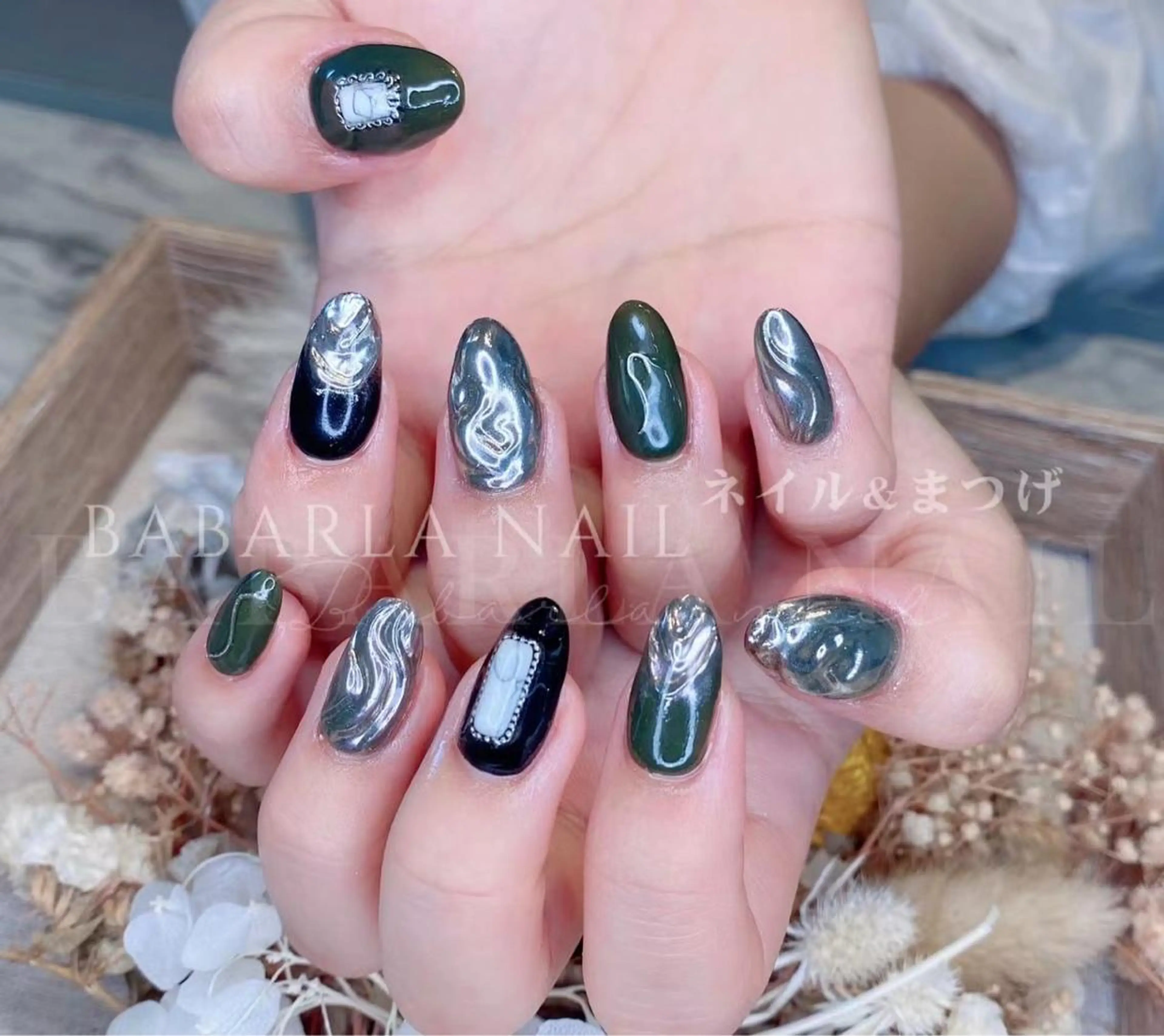 ネイル グリーン ミラーネイル シルバー Babarla Nailのネイルデザイン