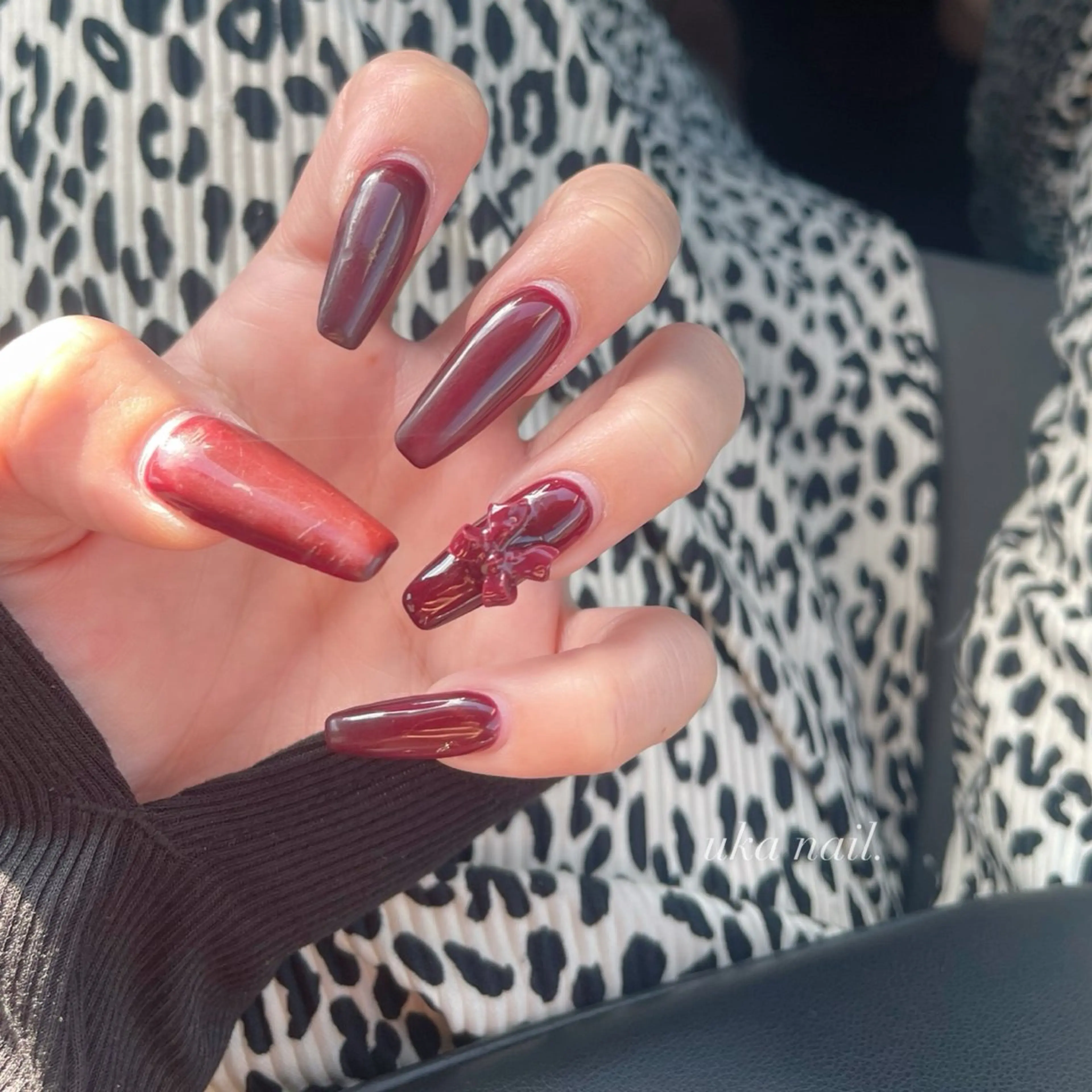 ネイル ボルドー ワンカラーネイル リボン ハンドネイル uka nailのネイルデザイン
