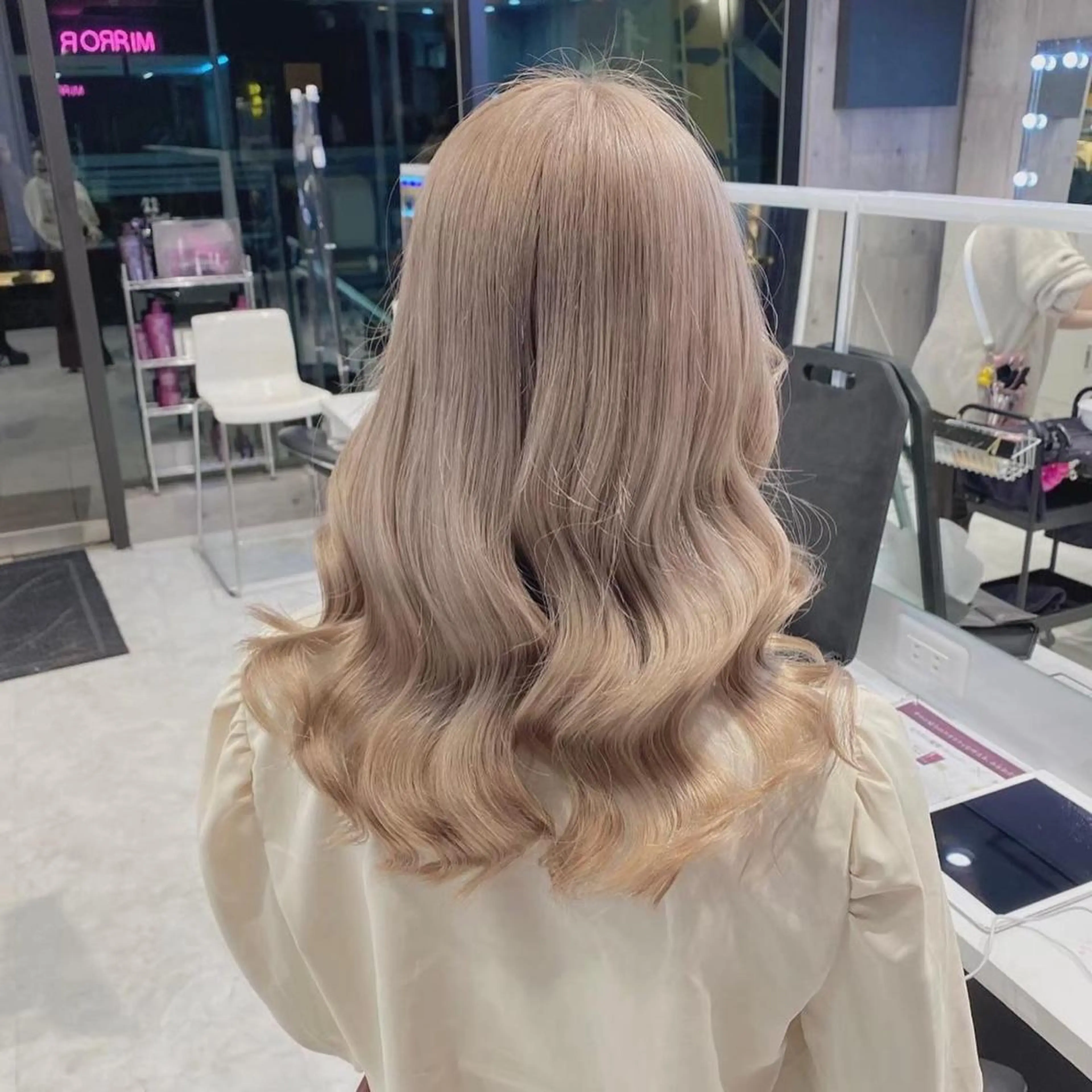 セミロング カラー カット ヘアカラー トリートメント ヘアセット 🩶【推しハイトーン 】yuzu🩶のヘアスタイル