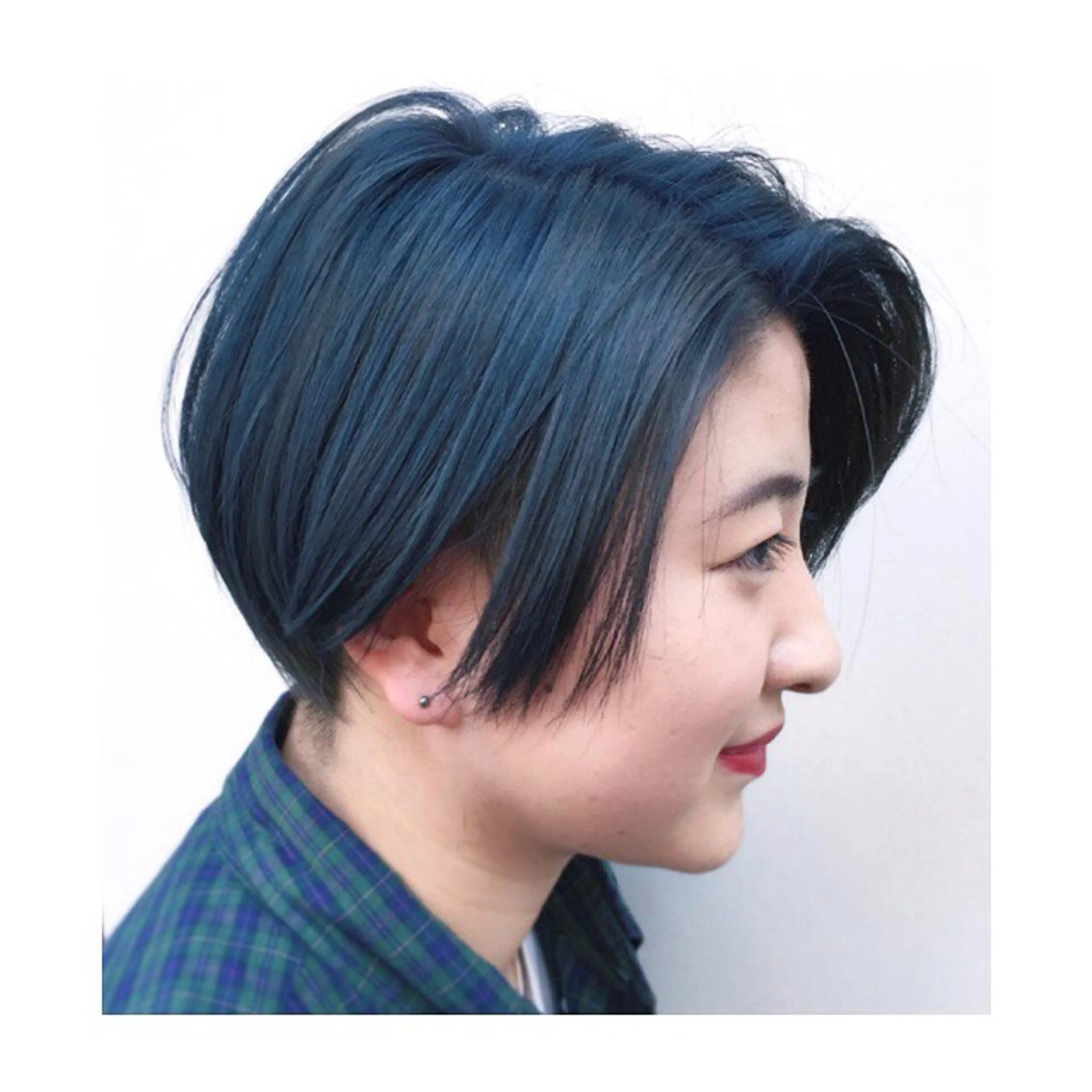 ショート カラー ブリーチ ブルーカラー ネイビーカラー ショートヘア yuki🌼 Hip's decoのヘアスタイル