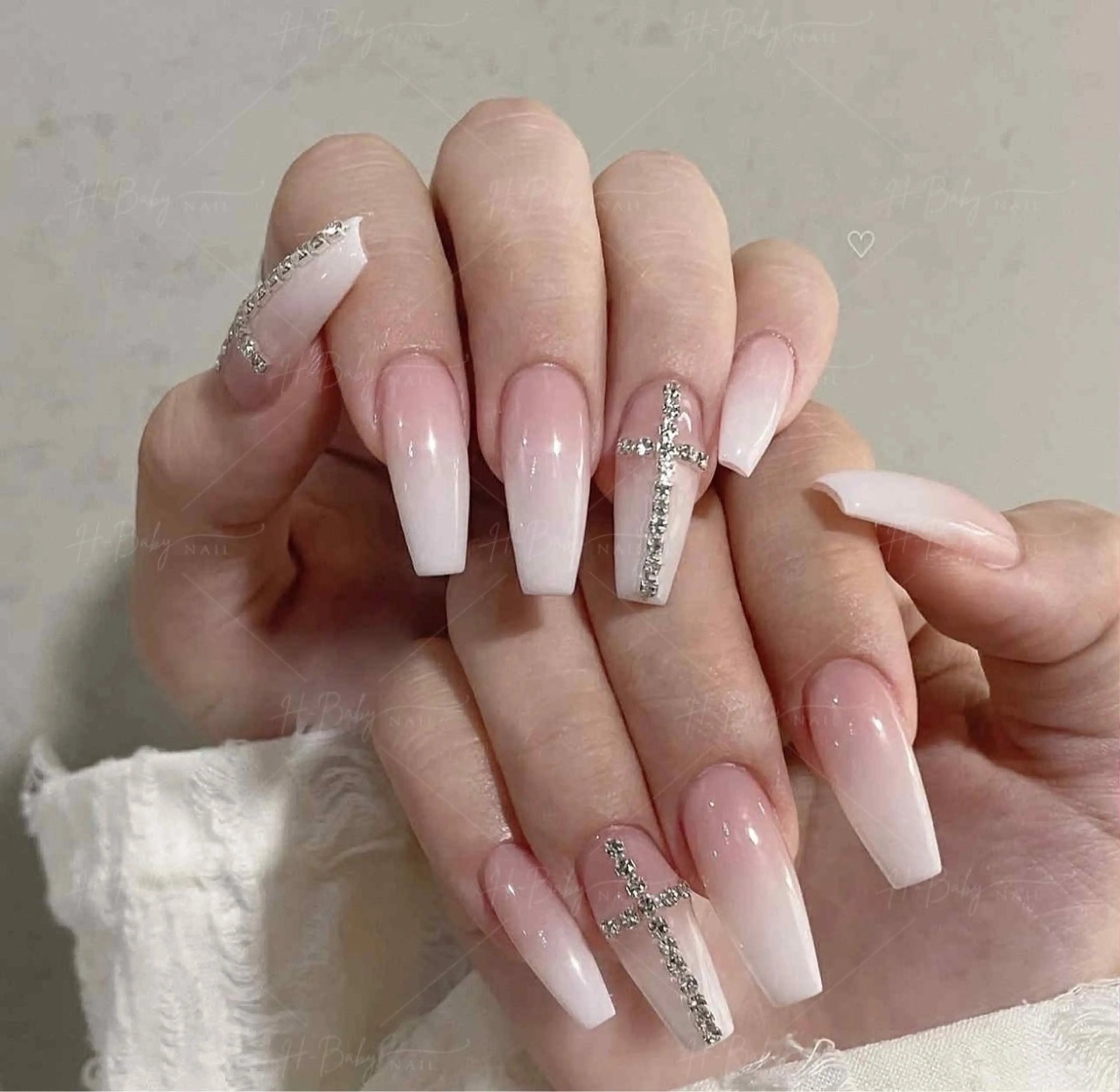 ネイル オーロラネイル フレンチネイル ジェルネイル ハロウィン キラキラネイル ハンドネイル H.baby Nail Salonのネイルデザイン