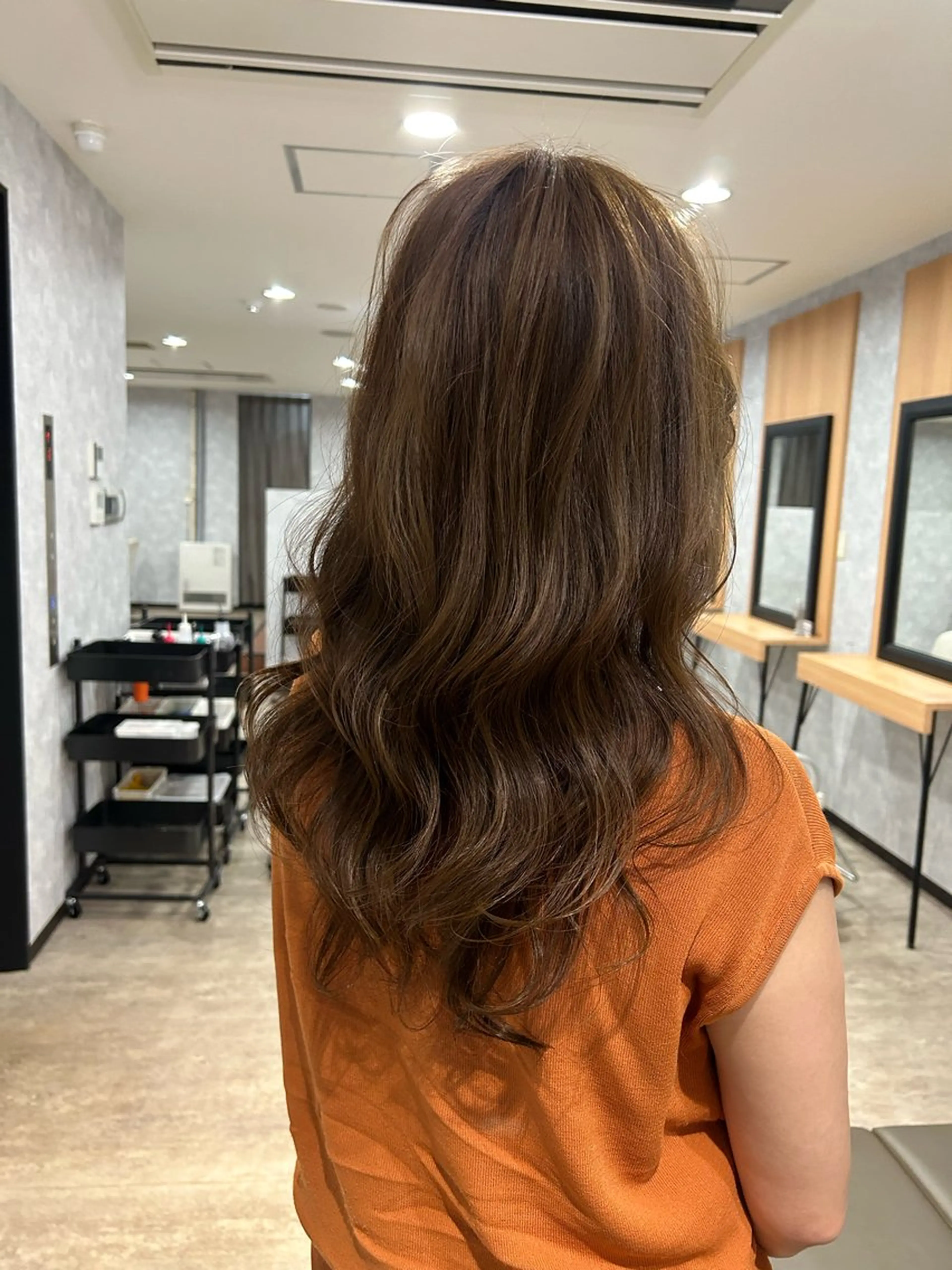 セミロング 暖色ハイトーンカラー /副店長YUTOのヘアスタイル