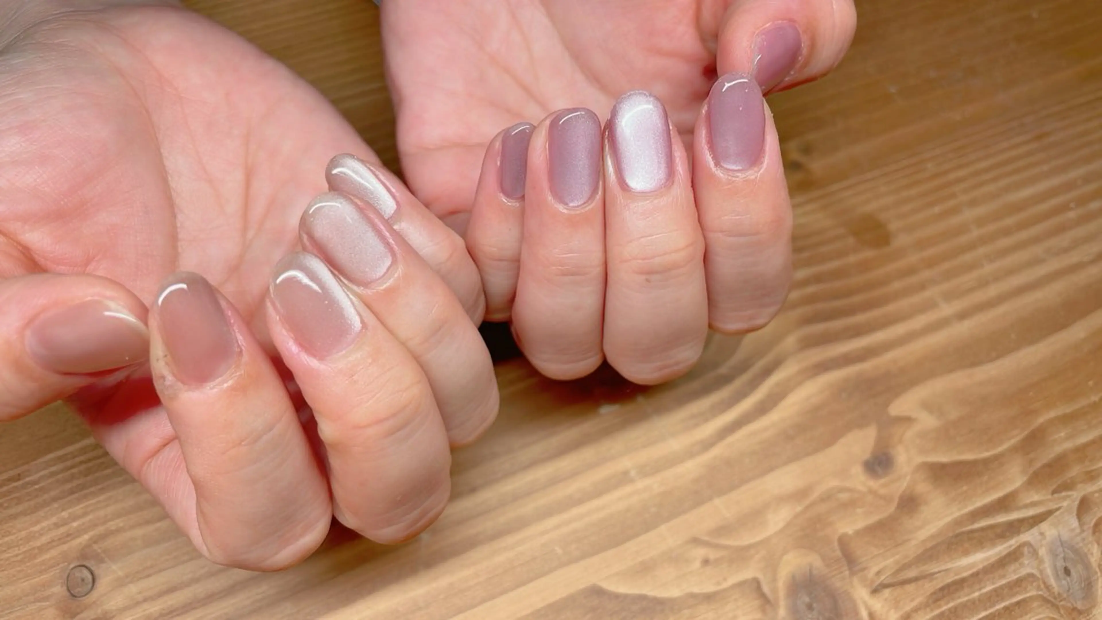 ネイル オーロラネイル フラッシュネイル フラワーネイル ジェルネイル ハート nailroom  OHANA所属・nailroom OHANA🌴のネイルデザイン