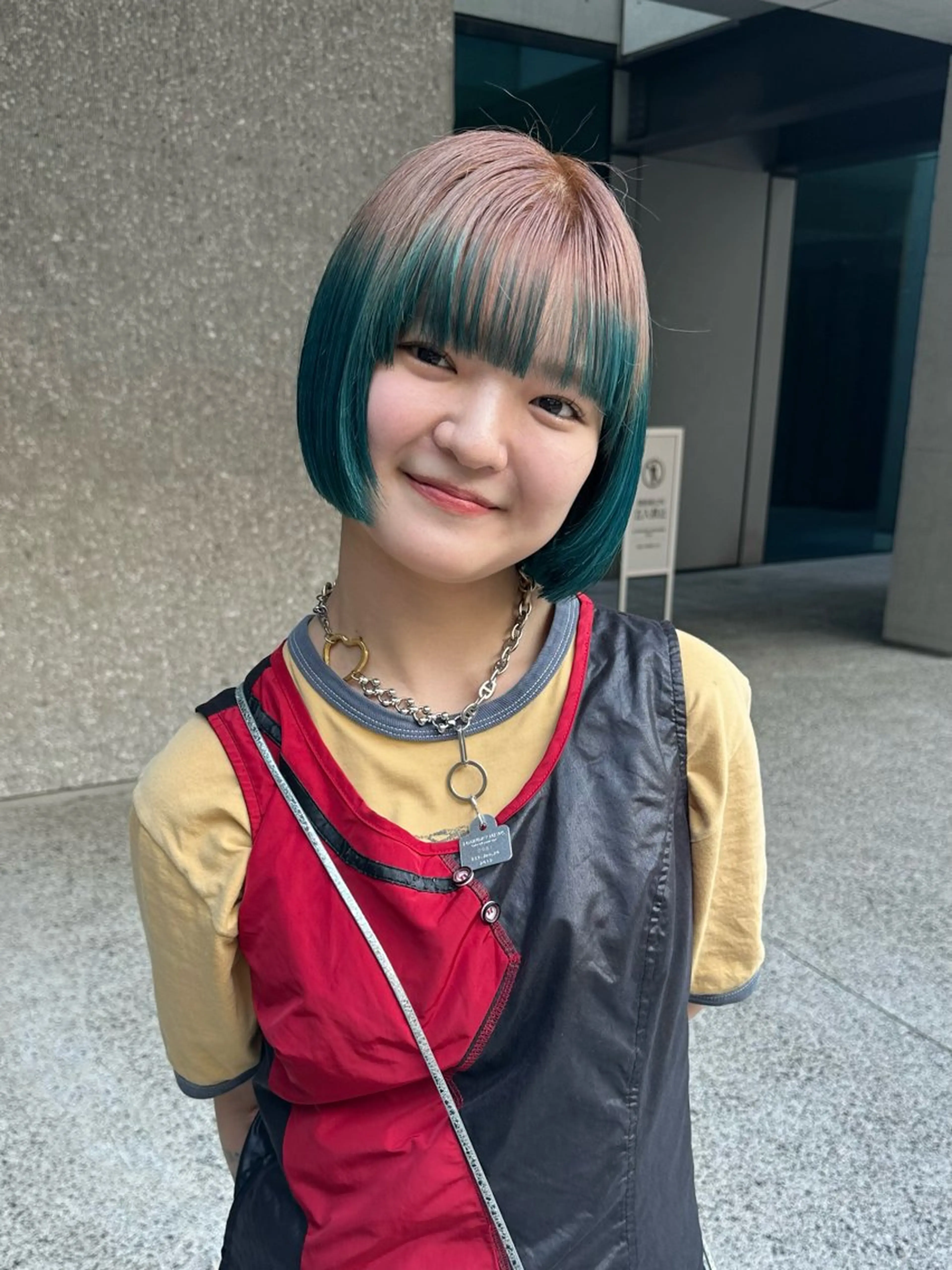 ショート カラー ブルーカラー ミント リカ/ハイトーン ・オリーブ🍀のヘアスタイル