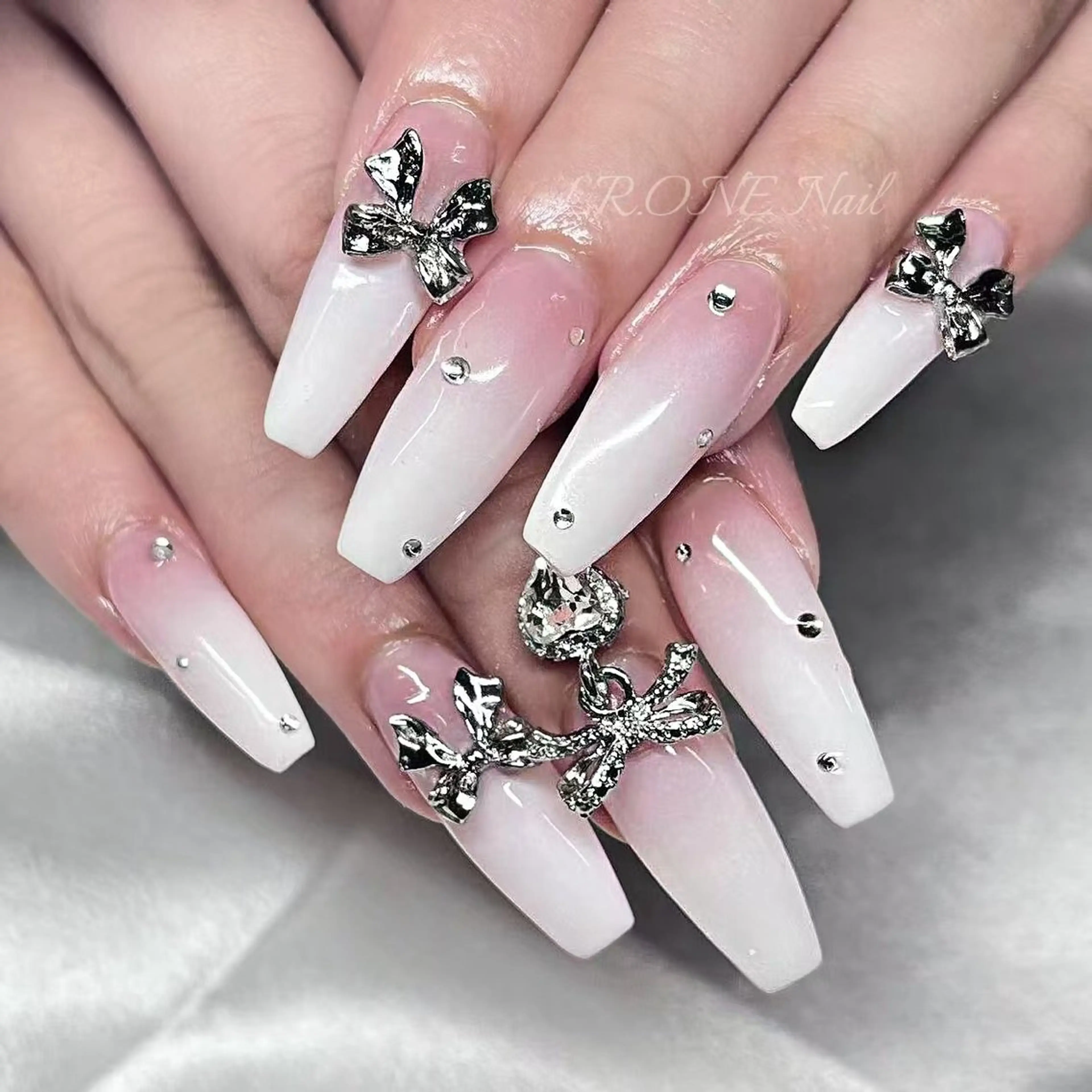 ネイル ハンドネイル LR.ONE ヨウのネイルデザイン