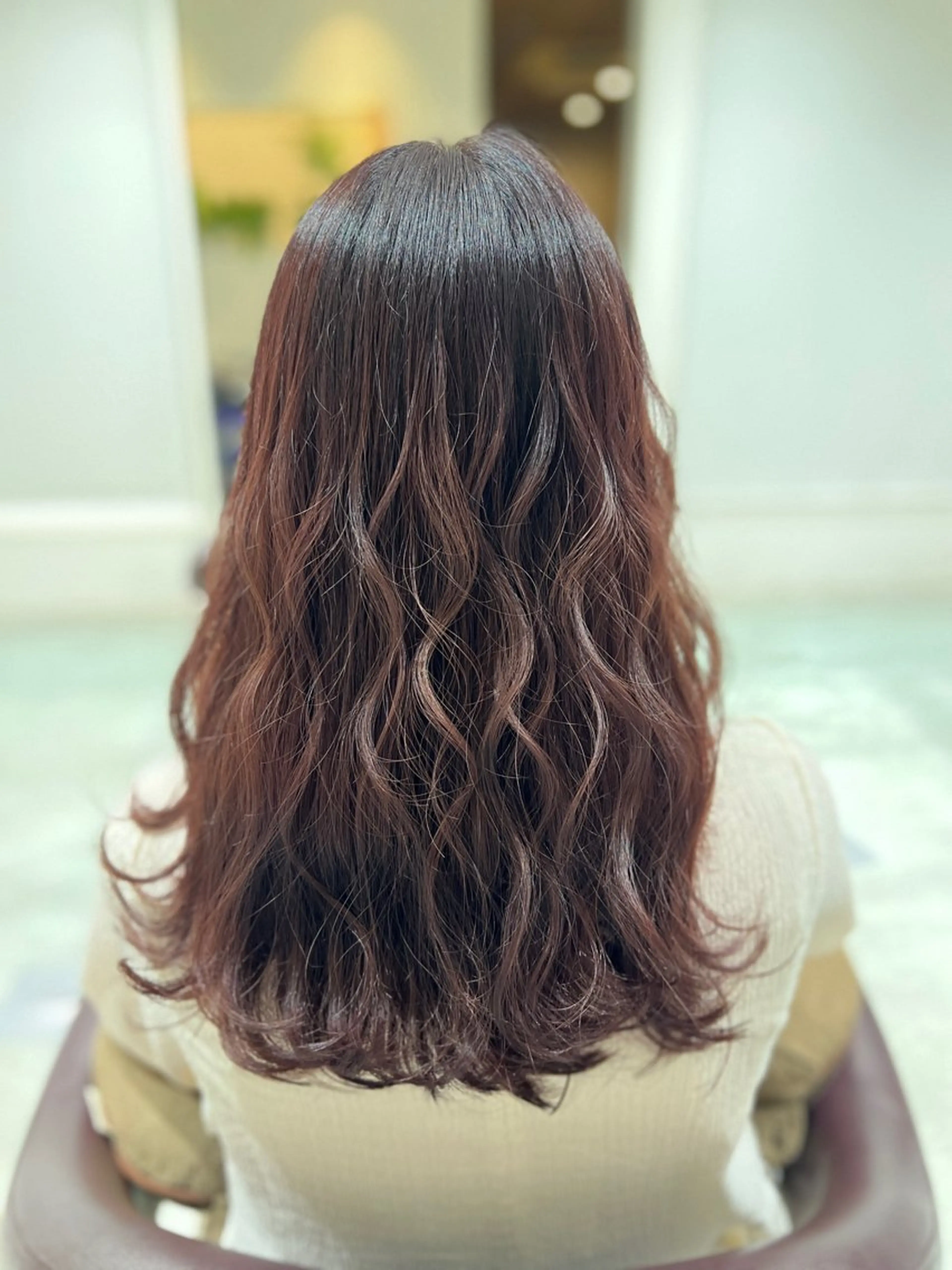 ロング Aile所属・酸性ストレート／カラ ー/山下高明のヘアスタイル