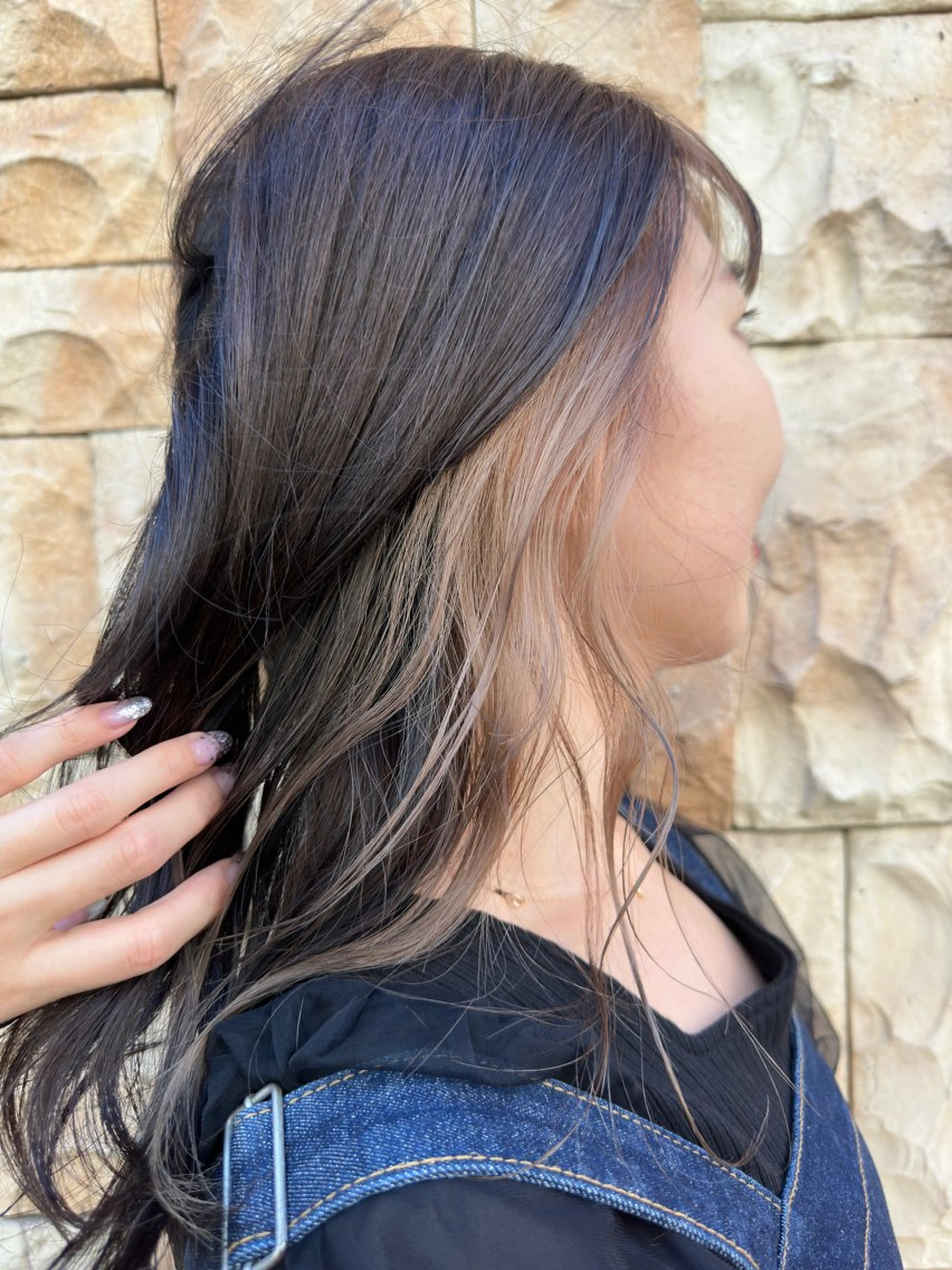 セミロング カラー ヘアカラー 艶髪 インナーカラーのヘアスタイル