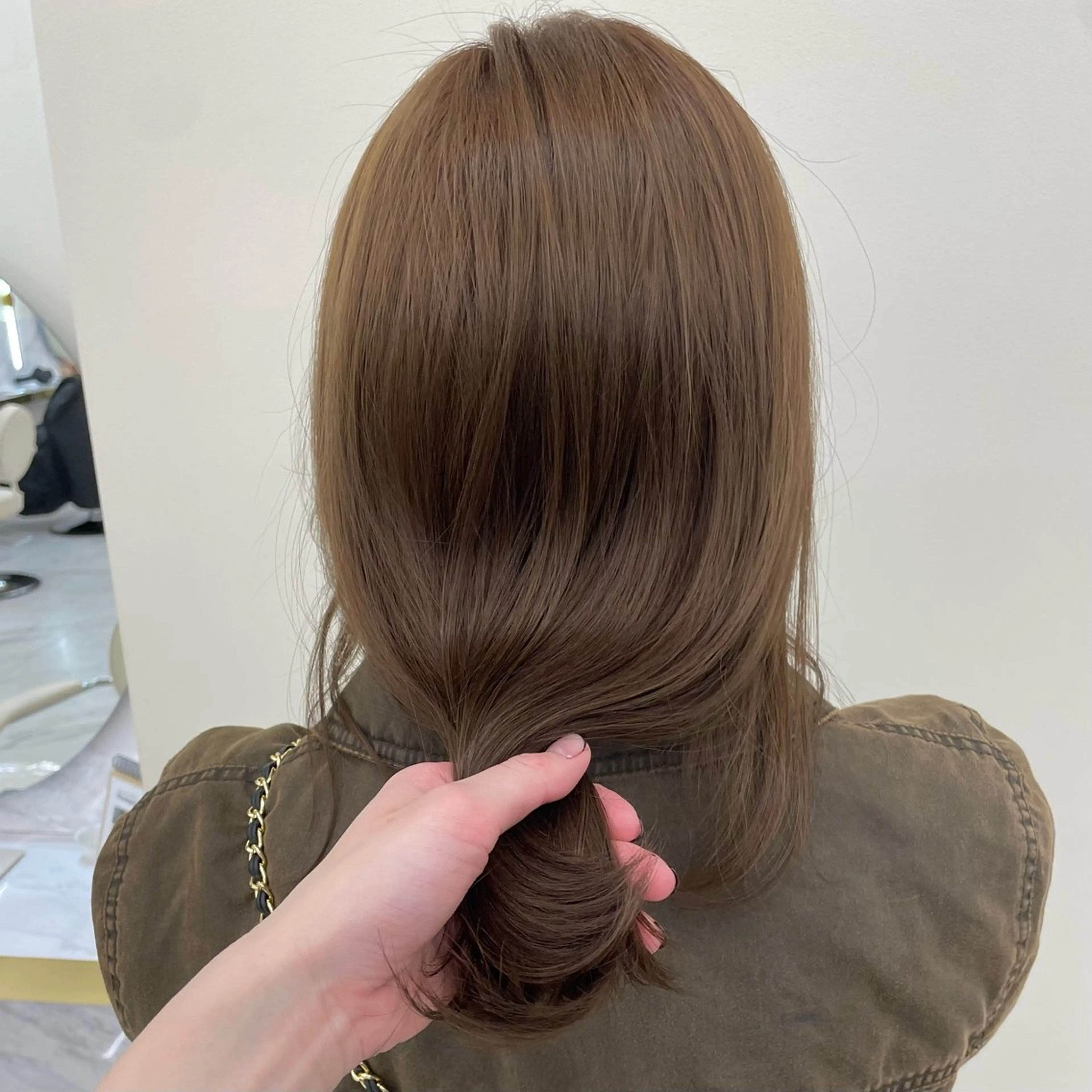 セミロング カラー ヘアアレンジ アッシュ ベージュカラー ブリーチ 透明感カラー ダブルカラー カット ヘアカラー トリートメント mao透明感カラー 似合わせヘアメイクのヘアスタイル