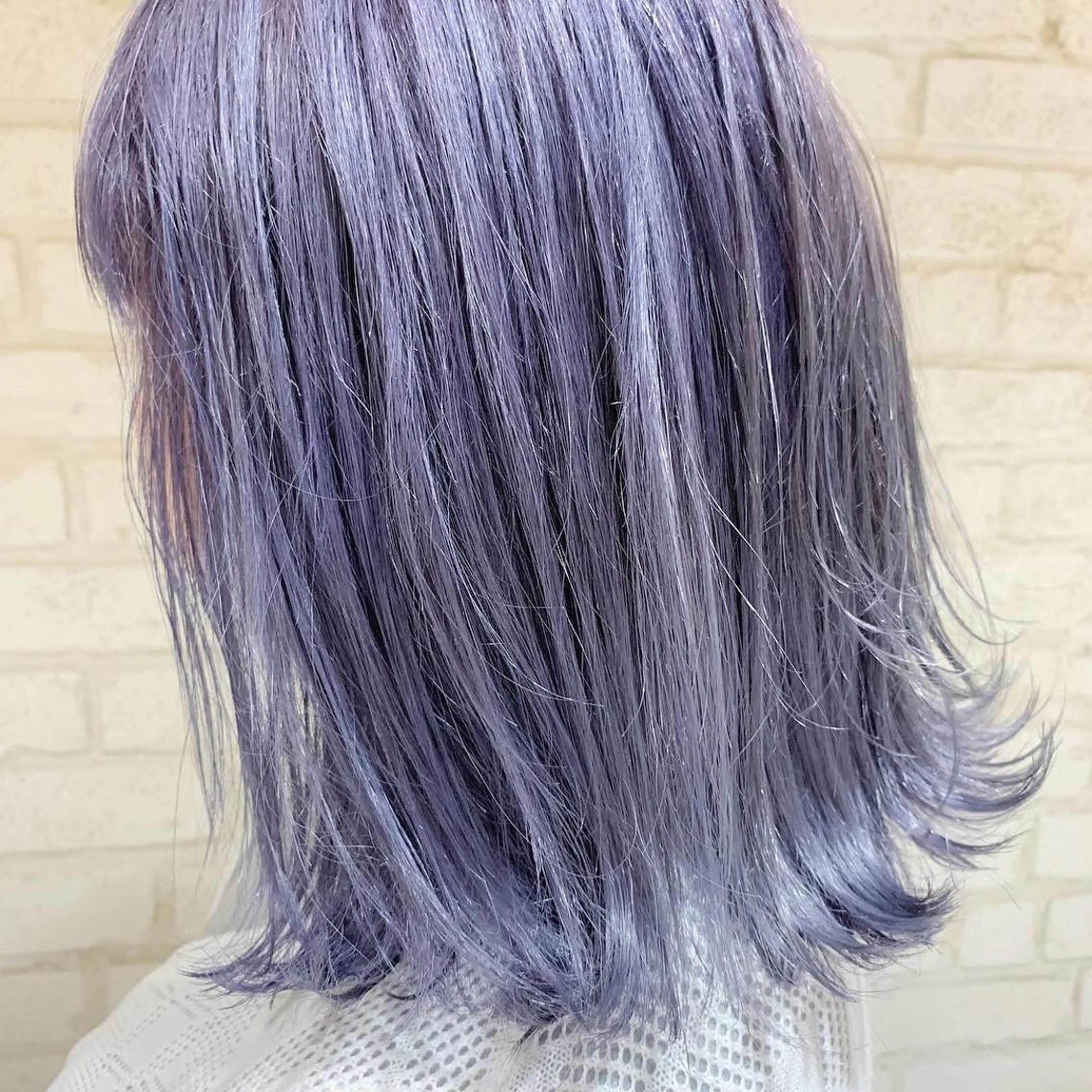 ミディアム 切りっぱなしボブ ボブ 斜めバング 伸ばしかけ レイヤーカット カット ヘアカラー トリートメント VOICE　hair所属・レイヤーカット 川田くるみのヘアスタイル