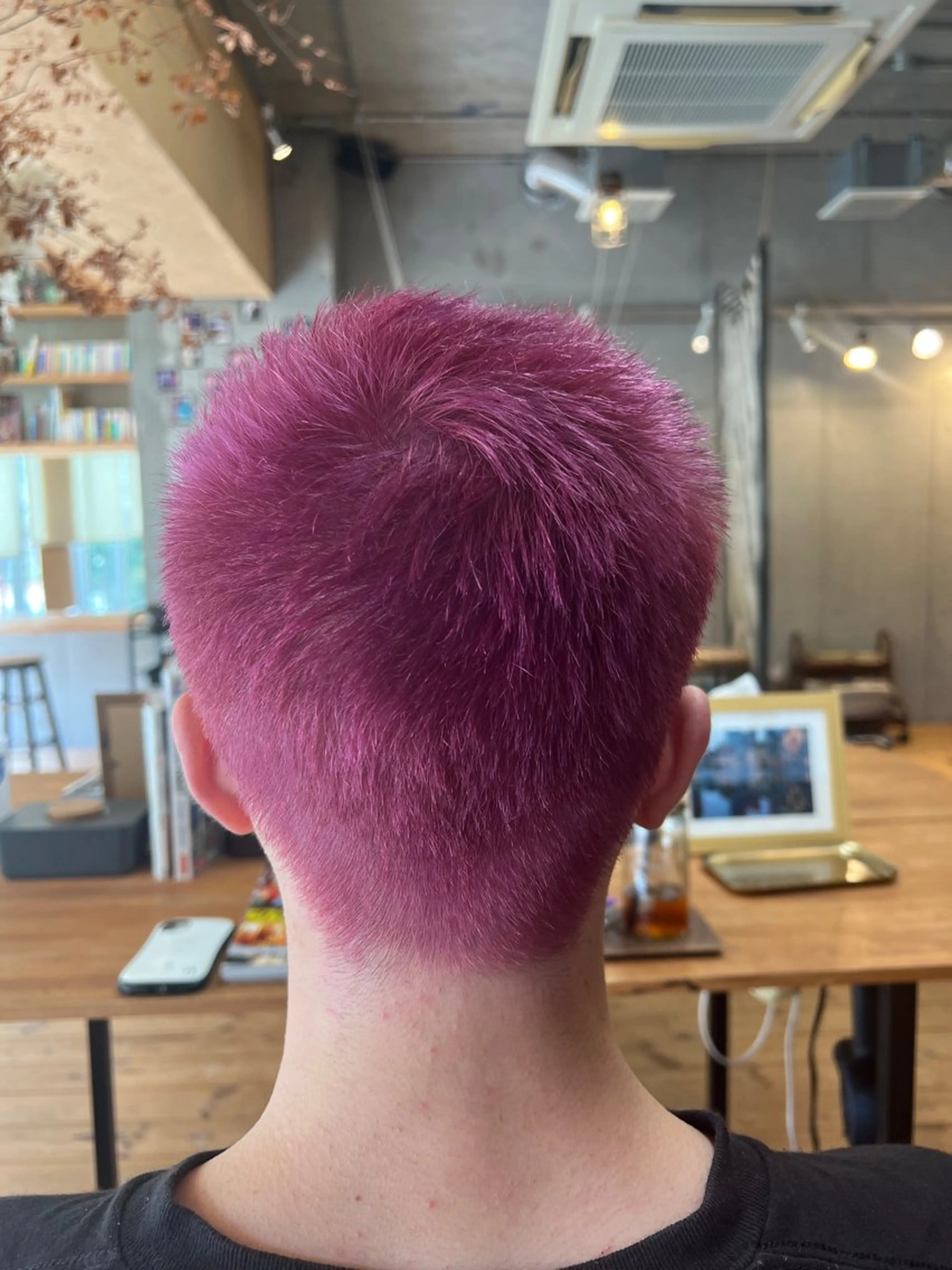 ショート カラー ブリーチ ハイライトカラー インナーカラー ピンクカラー ハイライト BEACH　HAIR&NAIL所属・両国駅徒歩1分⭐️ アイロン仕上げのヘアスタイル