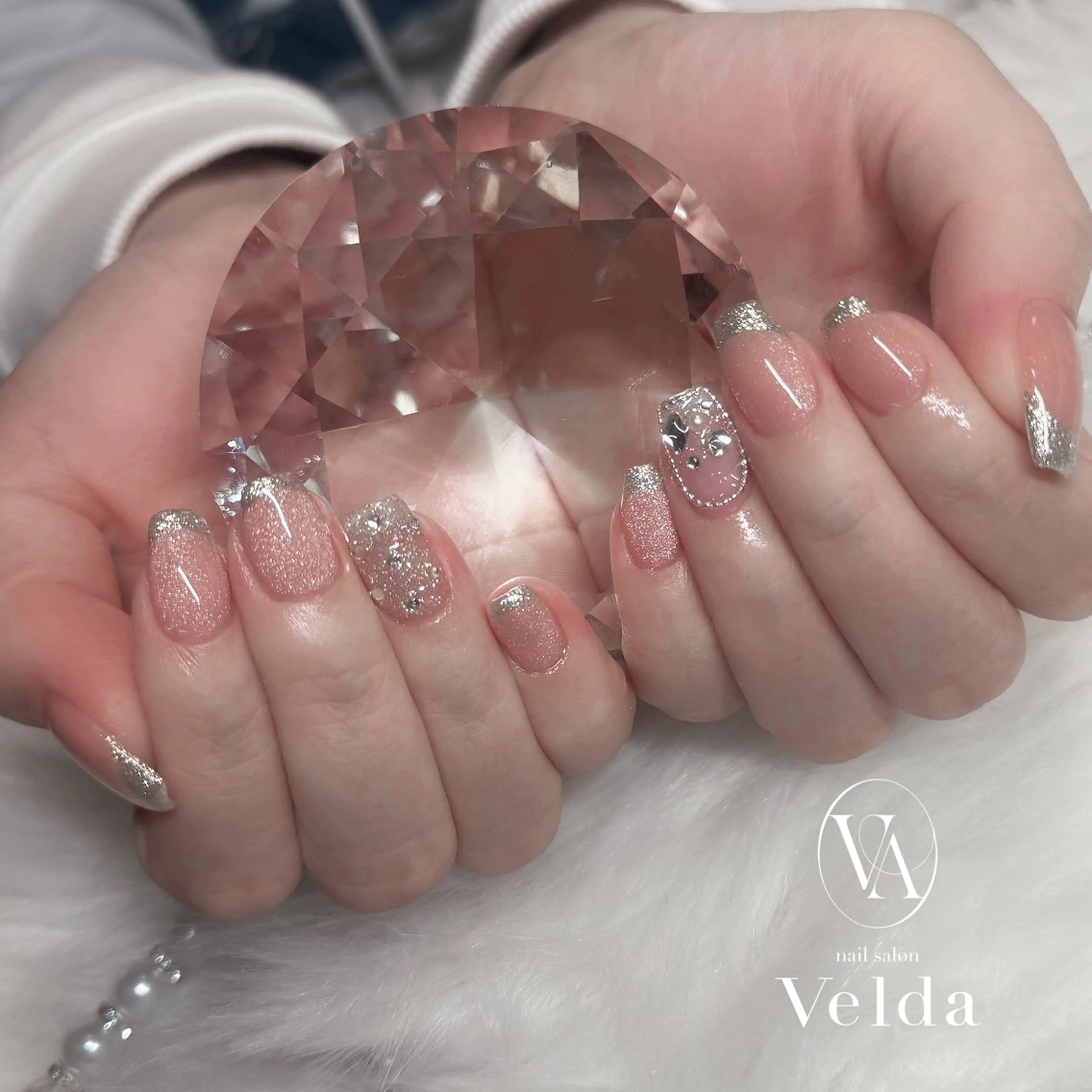 ネイル フラッシュネイル フレンチネイル ラメ(グリッター) 💎スカルプ💎 Velda(ベルダ)のネイルデザイン
