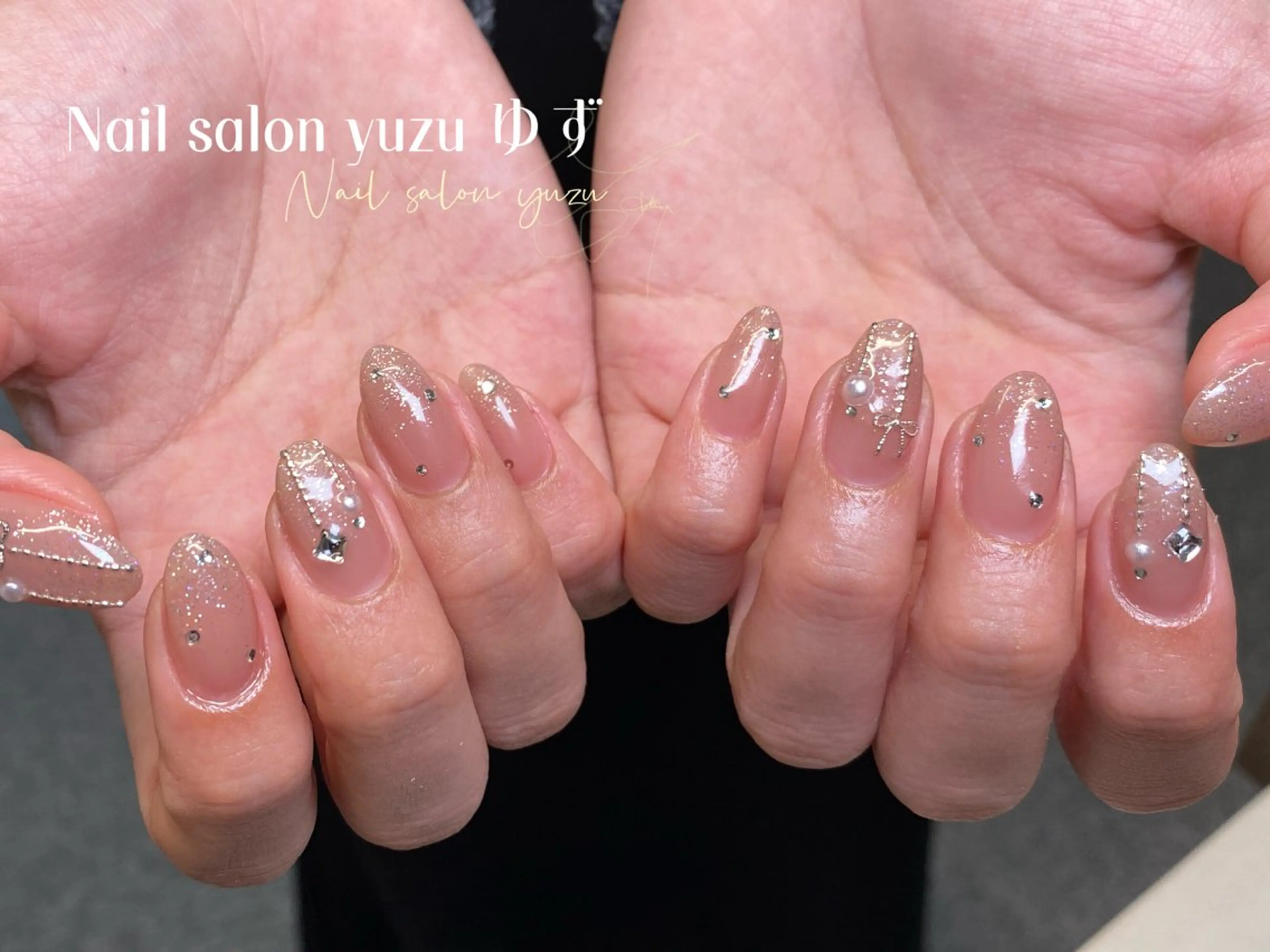ネイル カジュアル チークネイル 成人式 ドット フレンチネイル ゆず Nail Salonのネイルデザイン