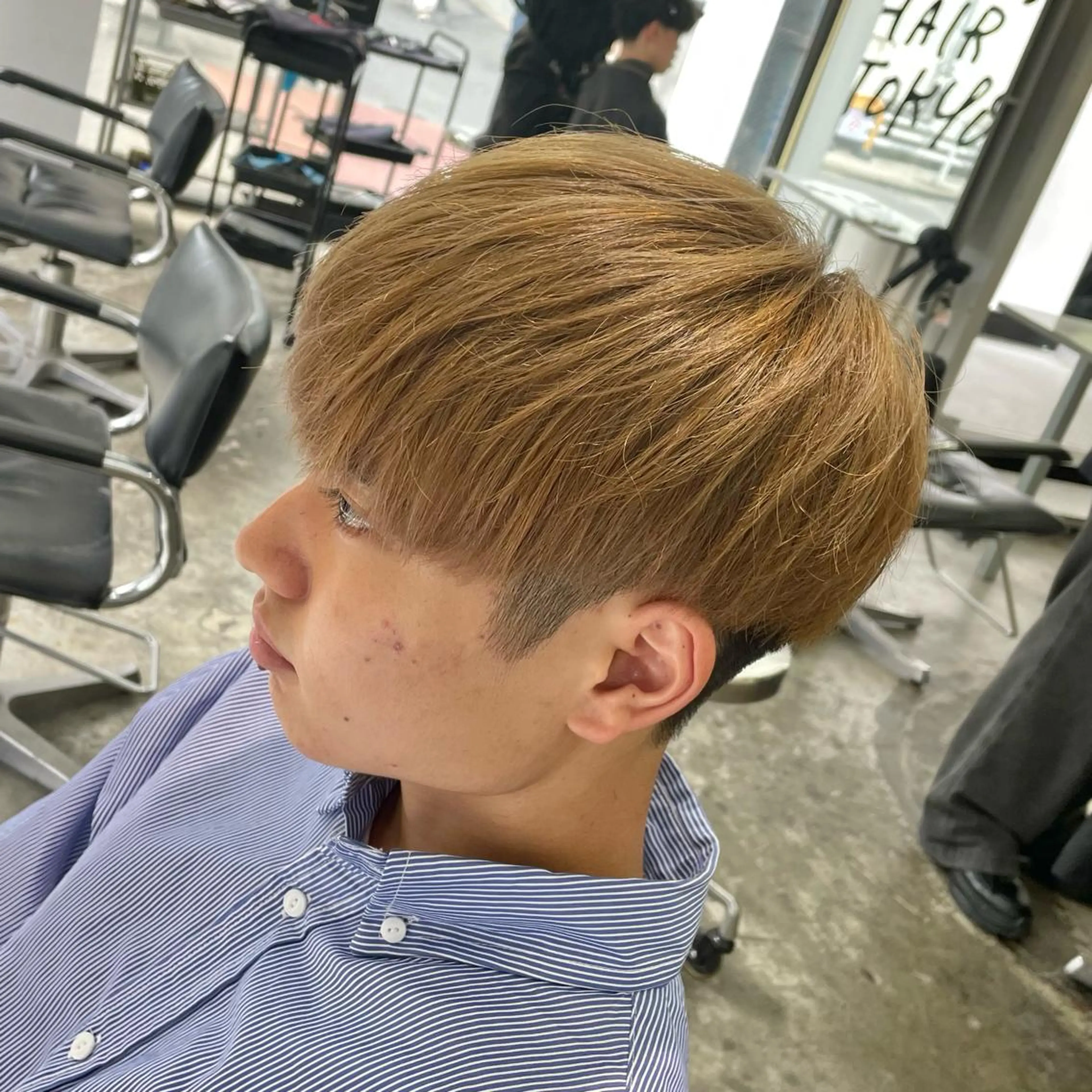 ショート カラー メンズ メンズハイトーン ベージュカラー ハイトーンカラー ハイトーンベージュ カット ヘアカラー メンズ特化美容師/ 藤戸 椋のヘアスタイル