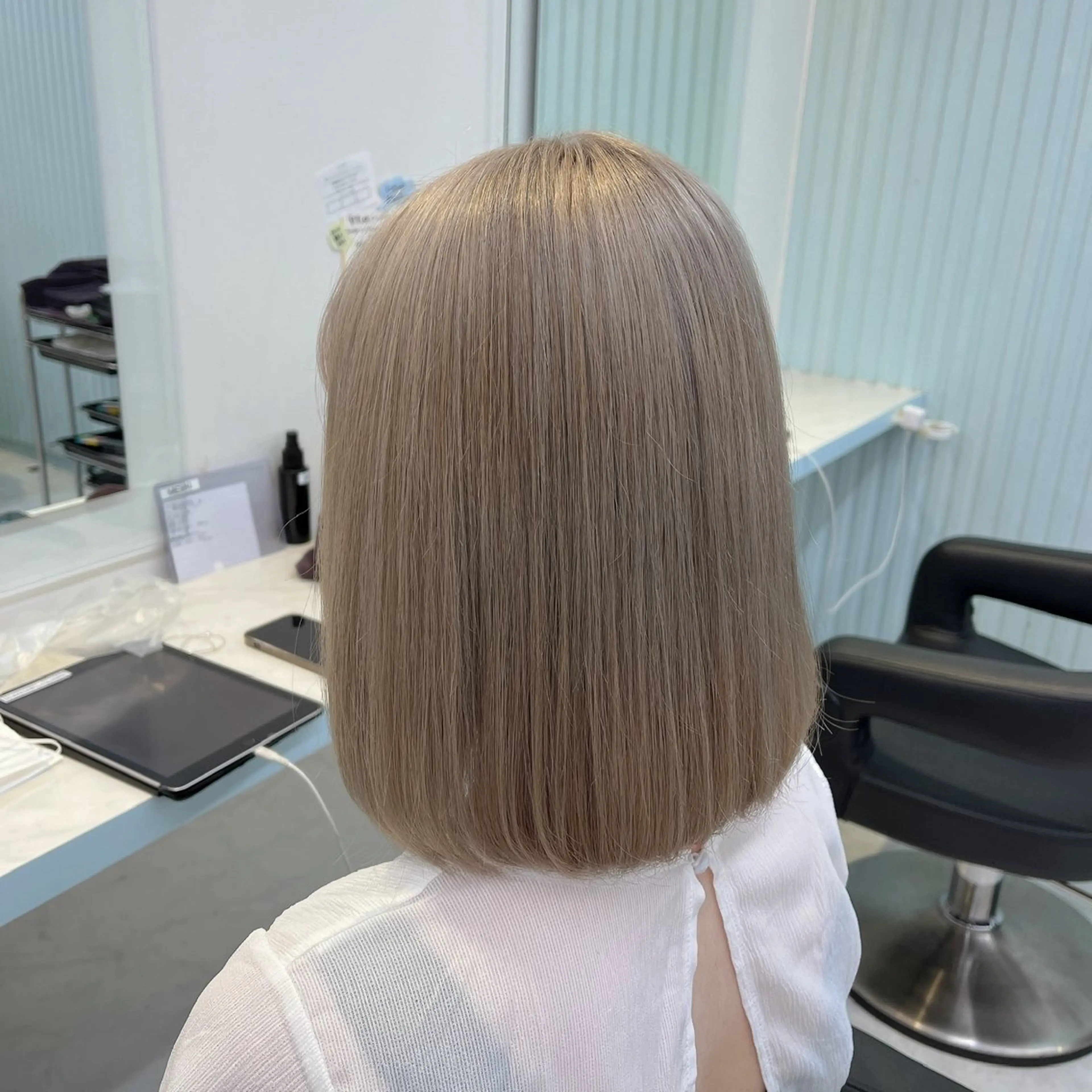 ショート カラー ヘアカラー トリートメント ブリーチカラー 🩵MIZUKIのヘアスタイル
