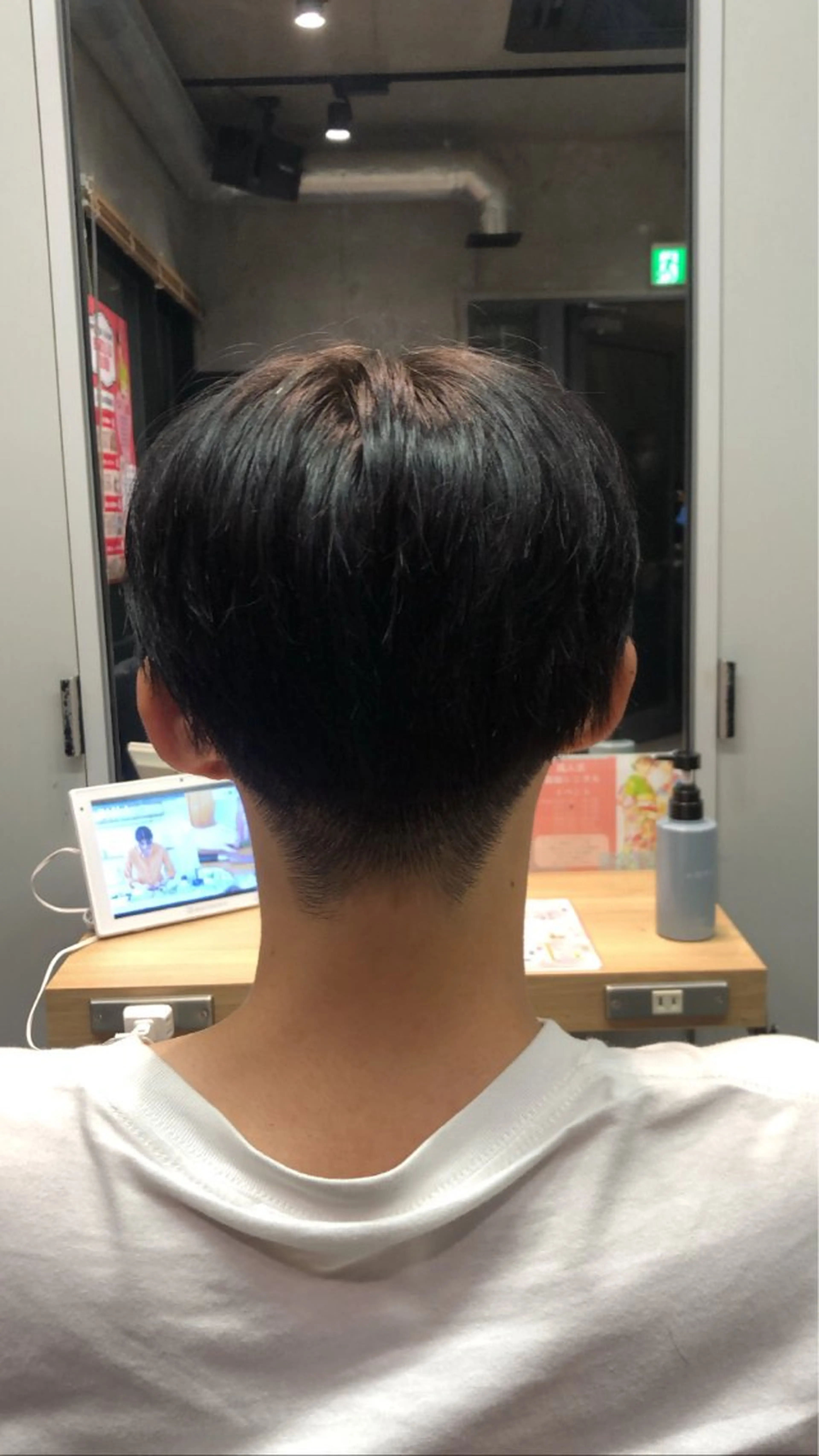 ショート メンズ 刈り上げ 🎀縮毛矯正.暗髪 .艶髪🩶ちひろのヘアスタイル