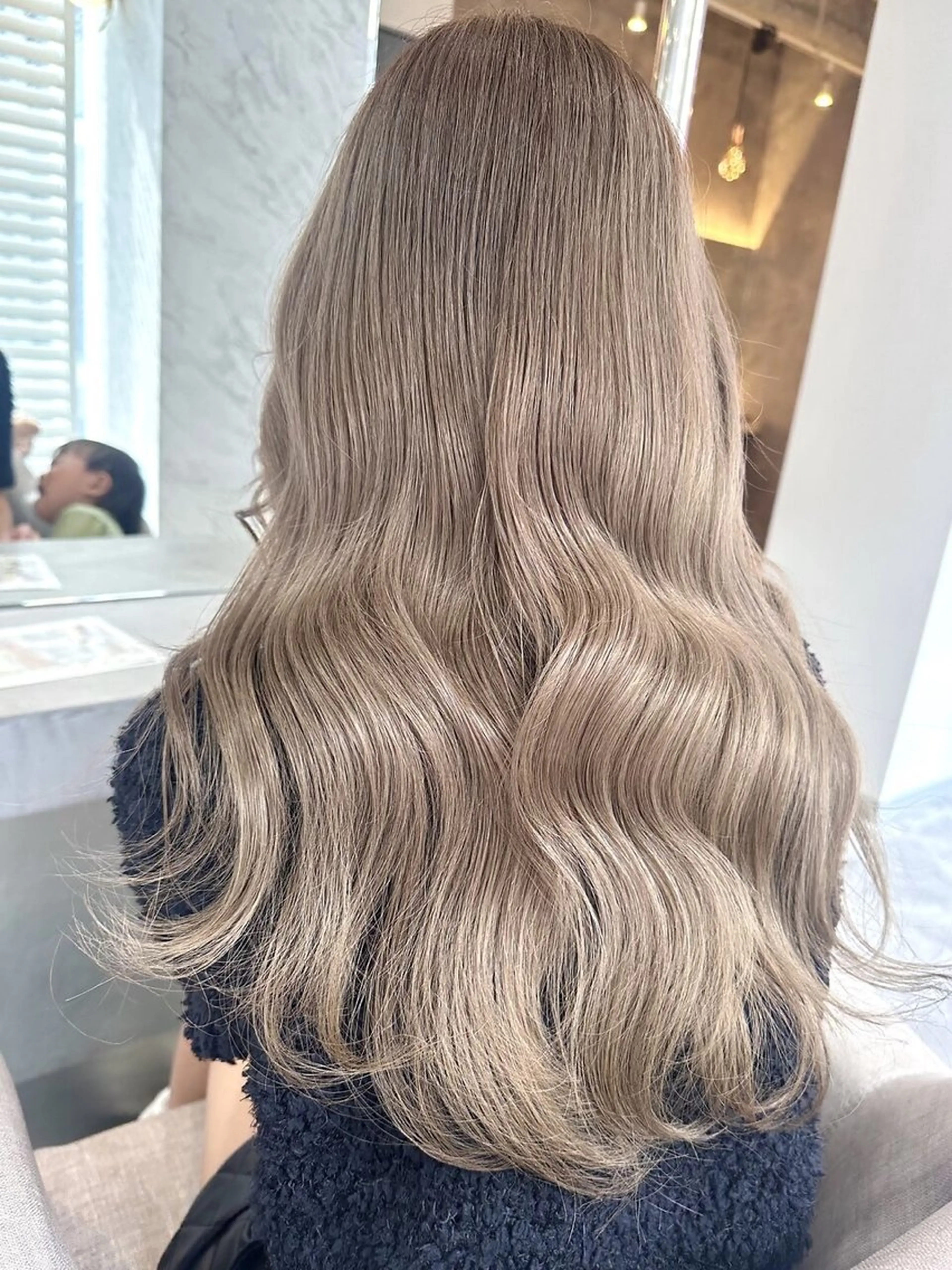 ロング カラー ベージュカラー ブリーチ ケアブリーチ 透明感カラー ミルクティーベージュ ヘアカラー 💙Ami💙 elubylovisのヘアスタイル