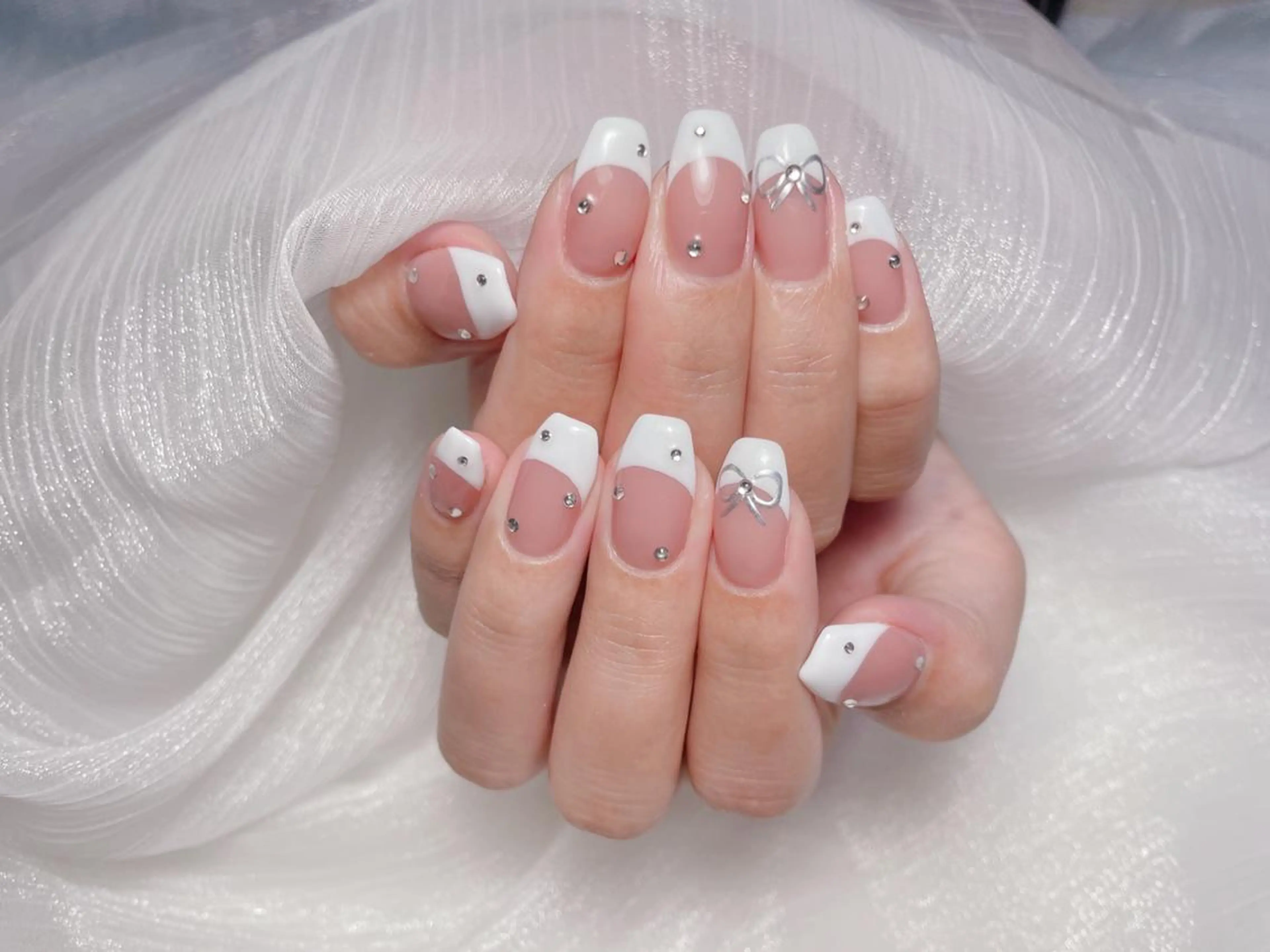 ネイル フレンチネイル マグネットネイル 持ち込み ニュアンスネイル オフィスネイル 🎀Yumi✨ 長さ出し専門のネイルデザイン