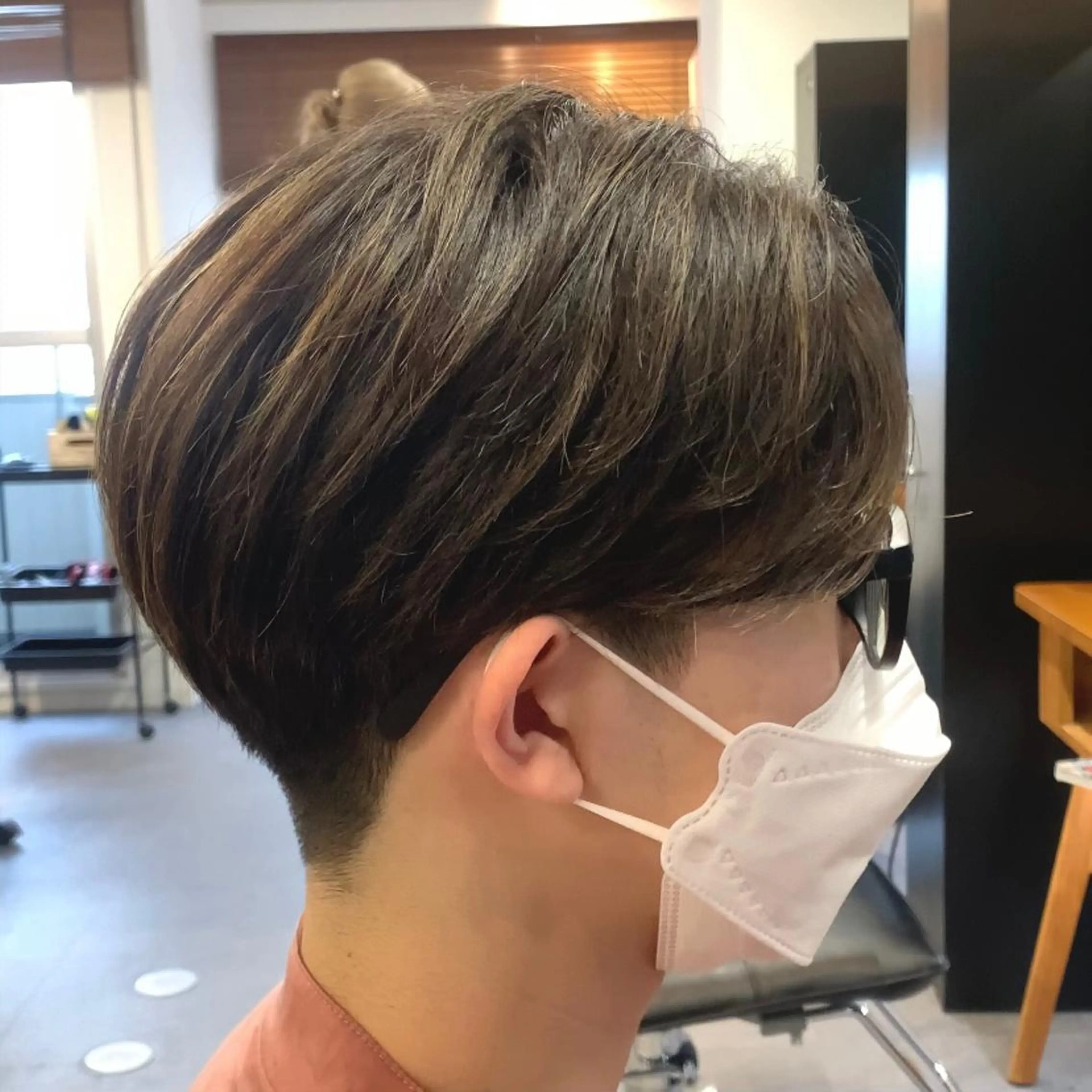 ショート カラー メンズ センターパート メンズハイライト ハイライトカラー ハイライト カット ヘアカラー メンズ特化美容師/ 藤戸 椋のヘアスタイル