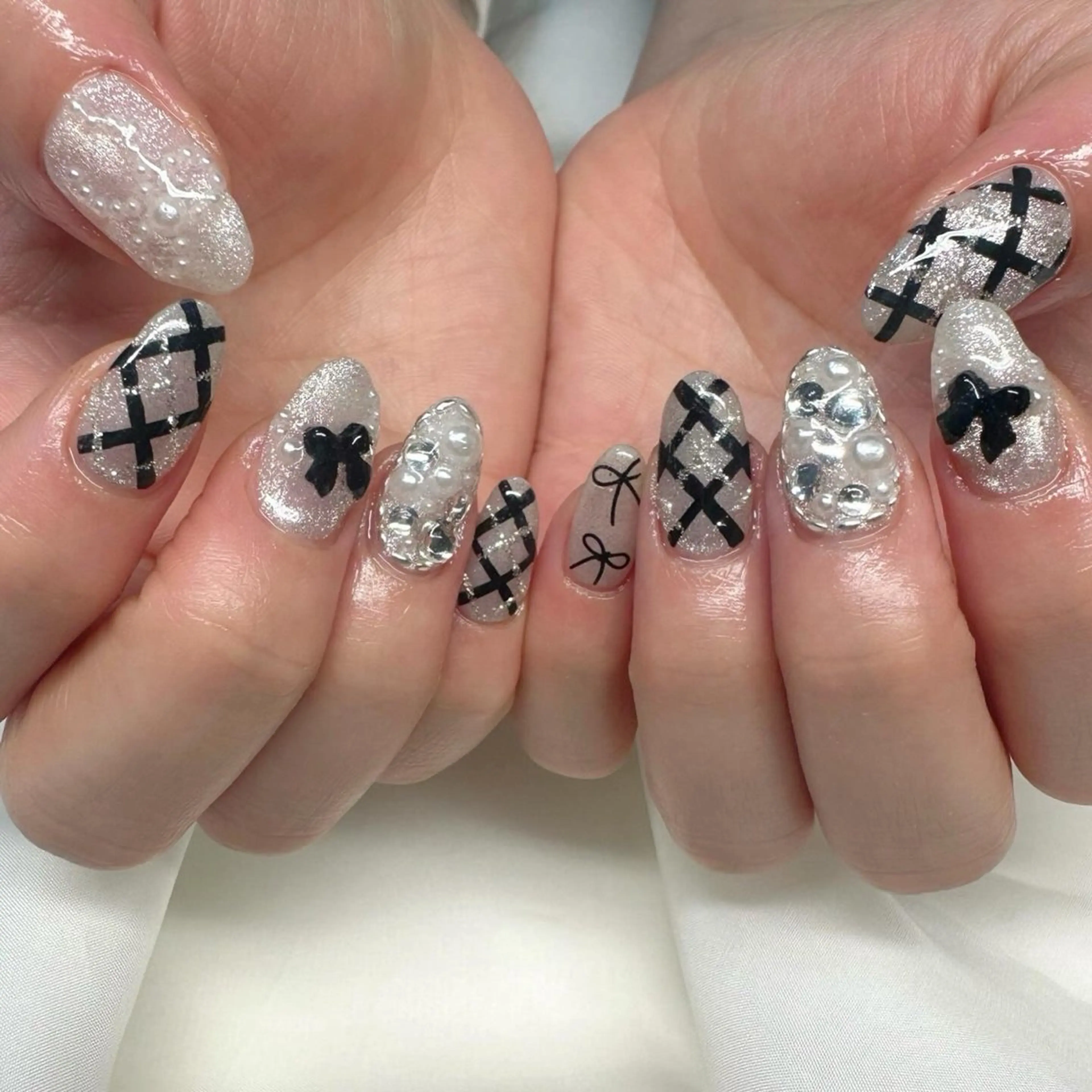 ネイル アートネイル 氷ネイル・うるうるネイル 韓国ネイル リボン ホワイト 🪞KAPE NAIL 🪞のネイルデザイン