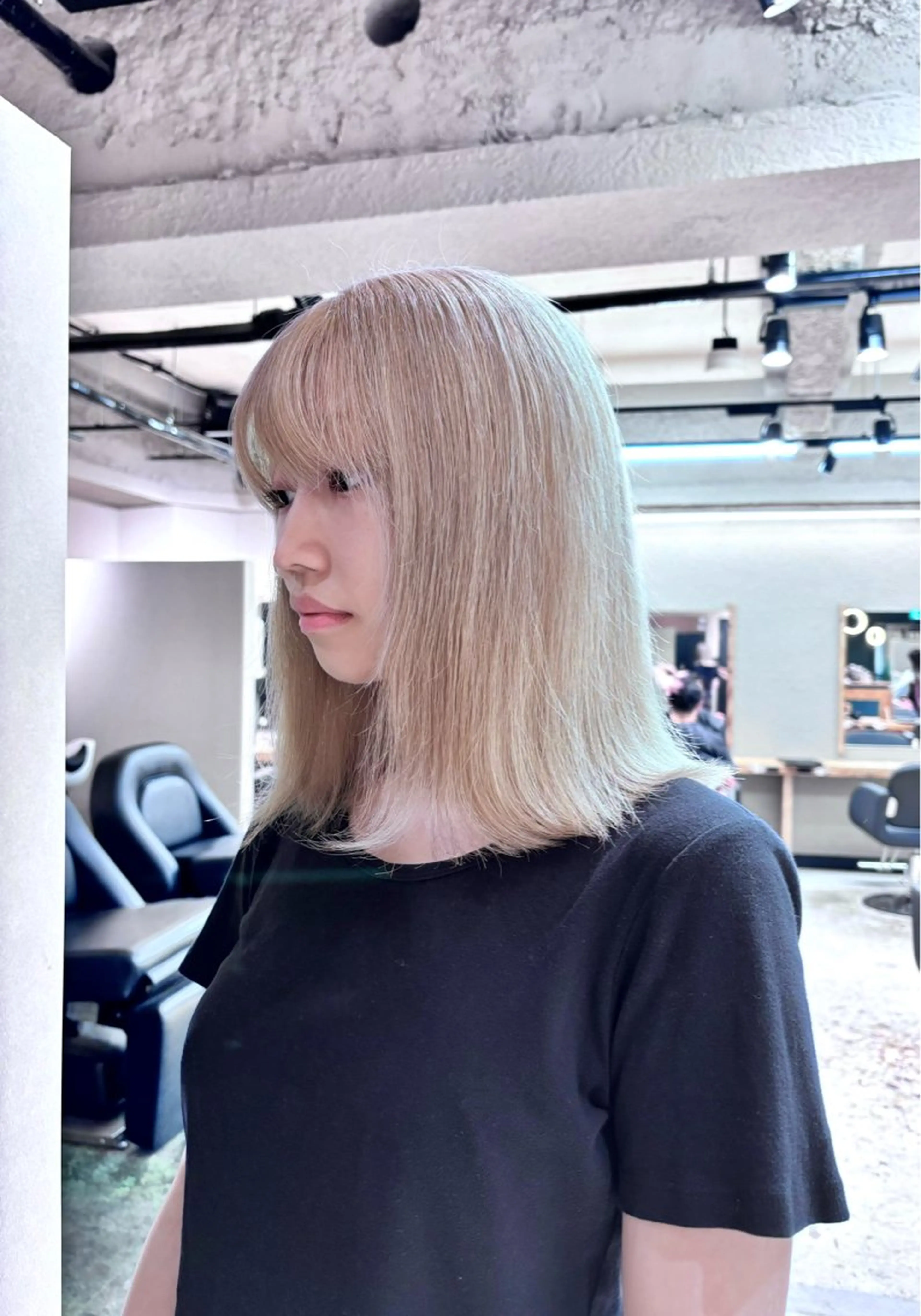 ミディアム karin💋海外風 ハイトーン/レイヤーのヘアスタイル