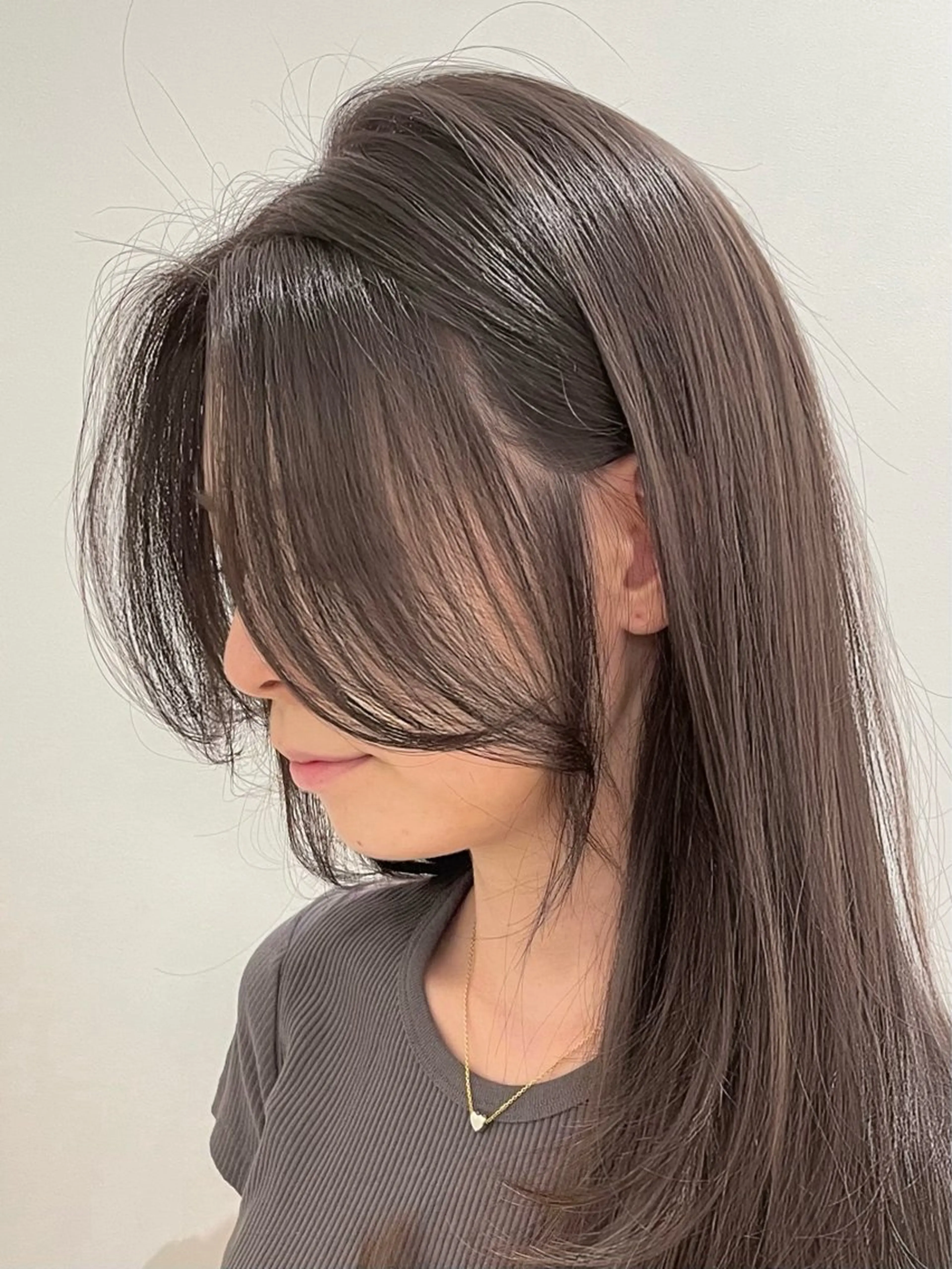 セミロング カラー ヘアアレンジ ベージュカラー ブリーチ 透明感カラー グレージュ ハイトーンカラー 艶カラー/アイドル 前髪/内藤　輝のヘアスタイル